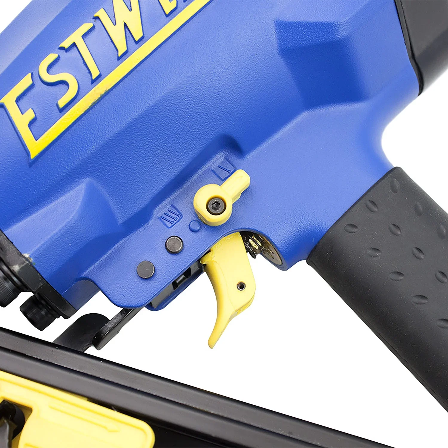 Estwing EFR3490 Pneumatic 34 Degree 3-1/2 Clipped Head Framing Nailer with Bag