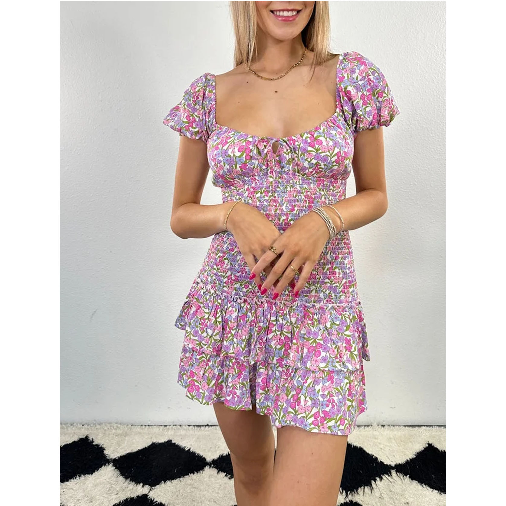 Robe courte froncée à imprimé floral