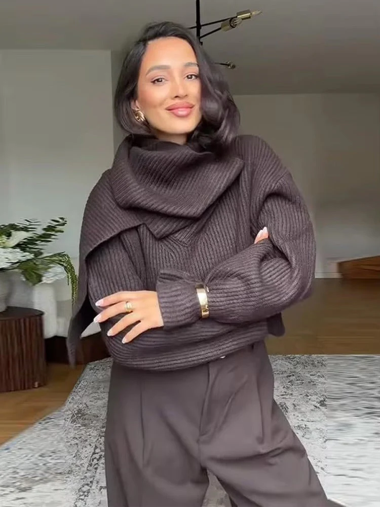 Pull côtelé marron chocolat avec écharpe intégrée