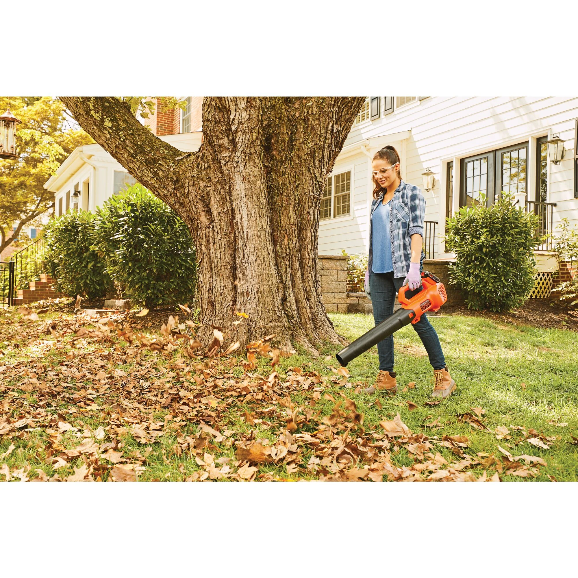 BLACK+DECKER 20V Max* Leaf Blower, Axial, 2.0 - Ah, (BCBL700D1)