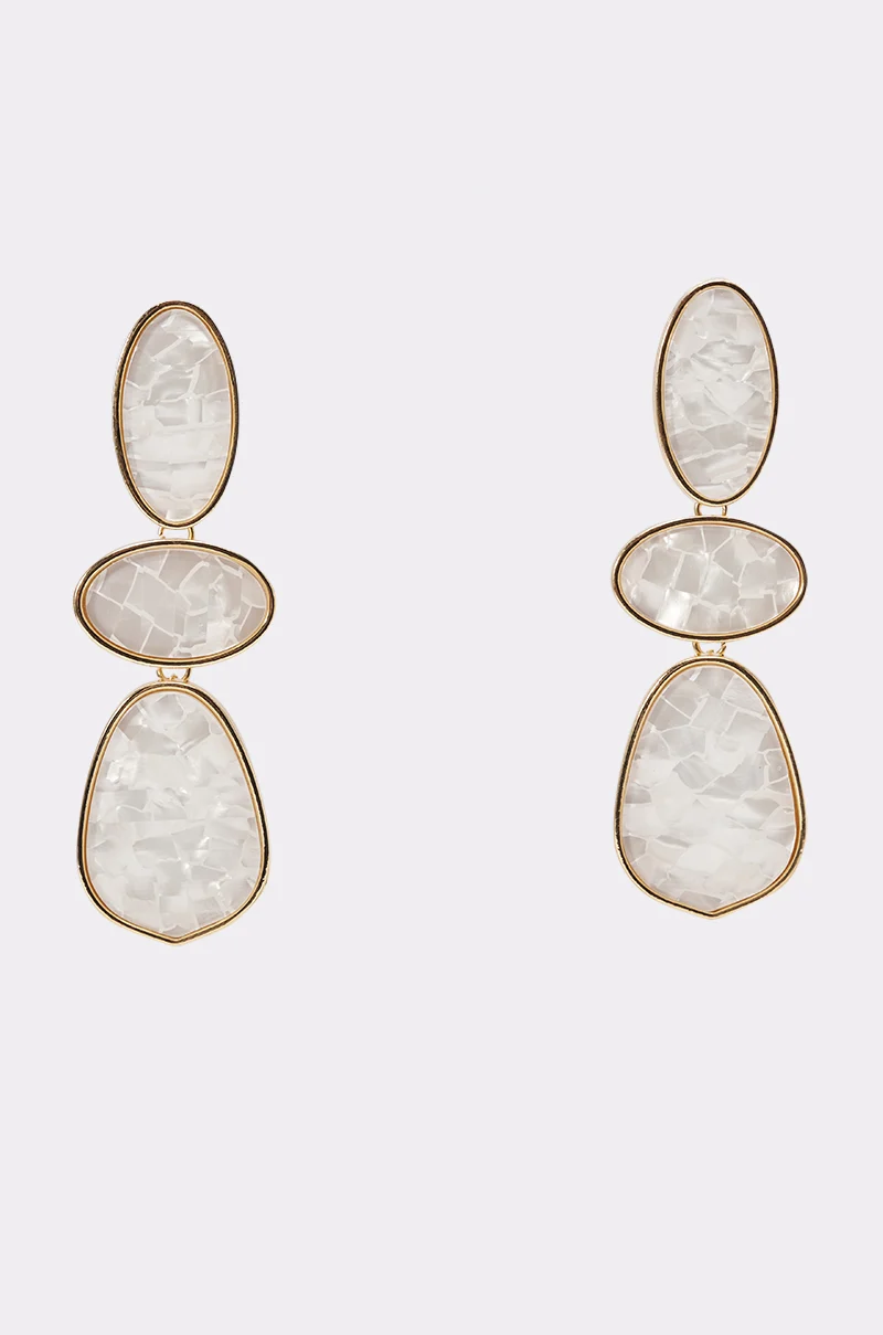 TRIPLE DROP EARRINGS IN WHITE - Akira Store
