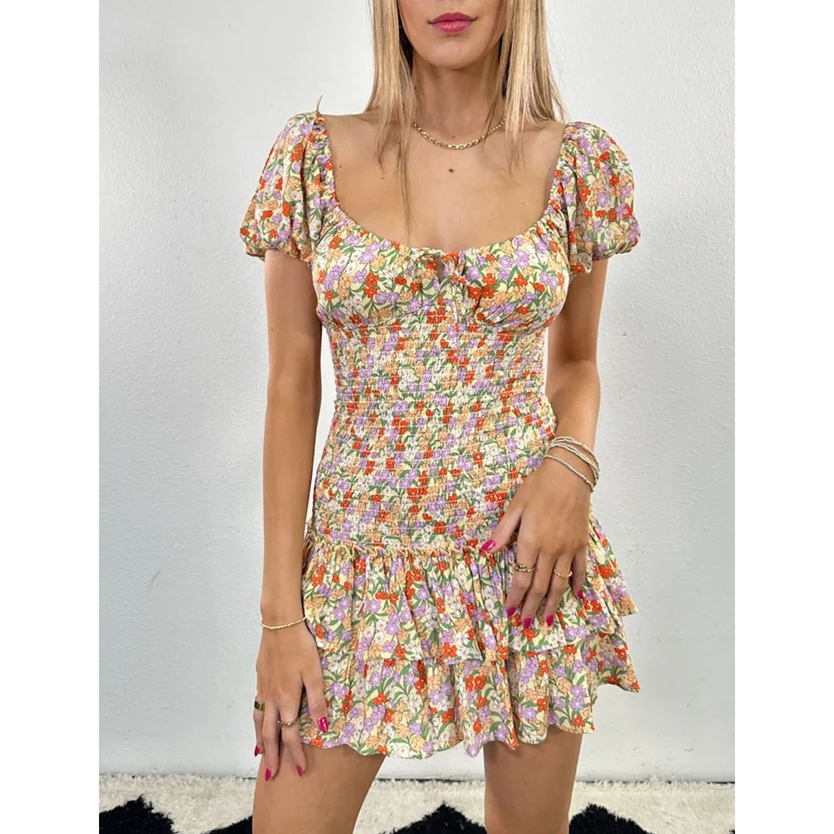 Portez une mini-robe ensoleillée