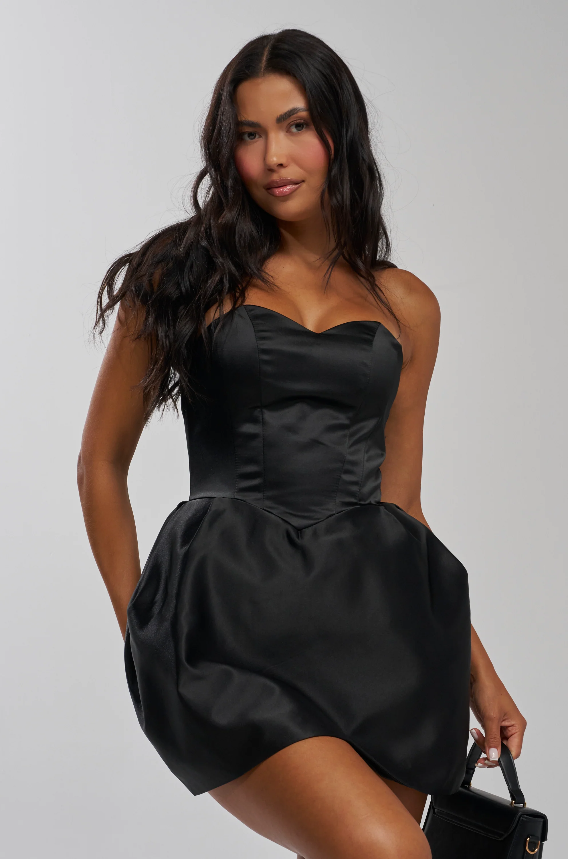QUEEN OF HEARTS STRAPLESS SATIN MINI DRESS IN BLACK - Akira Store
