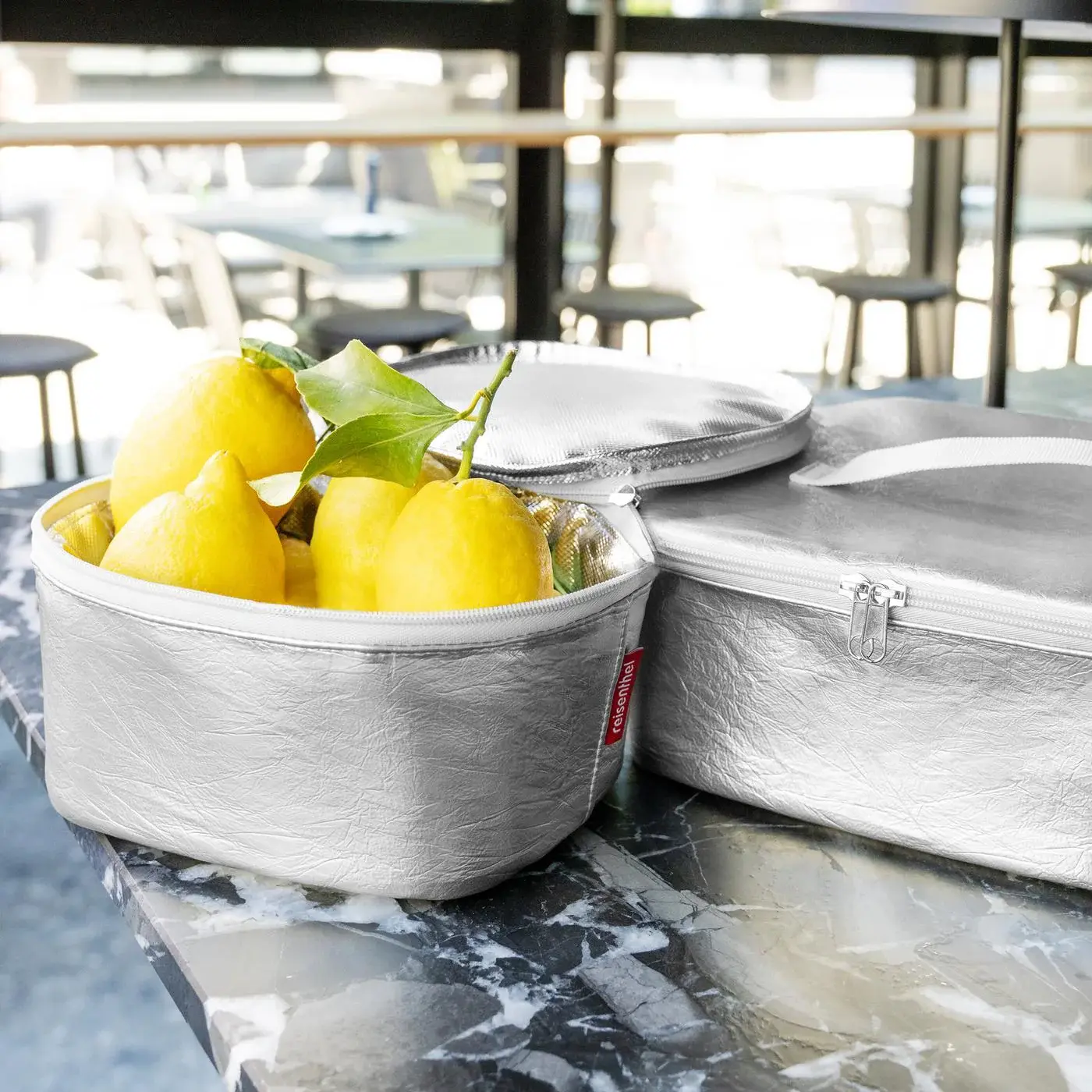 coolerbag M pocket silver crackle