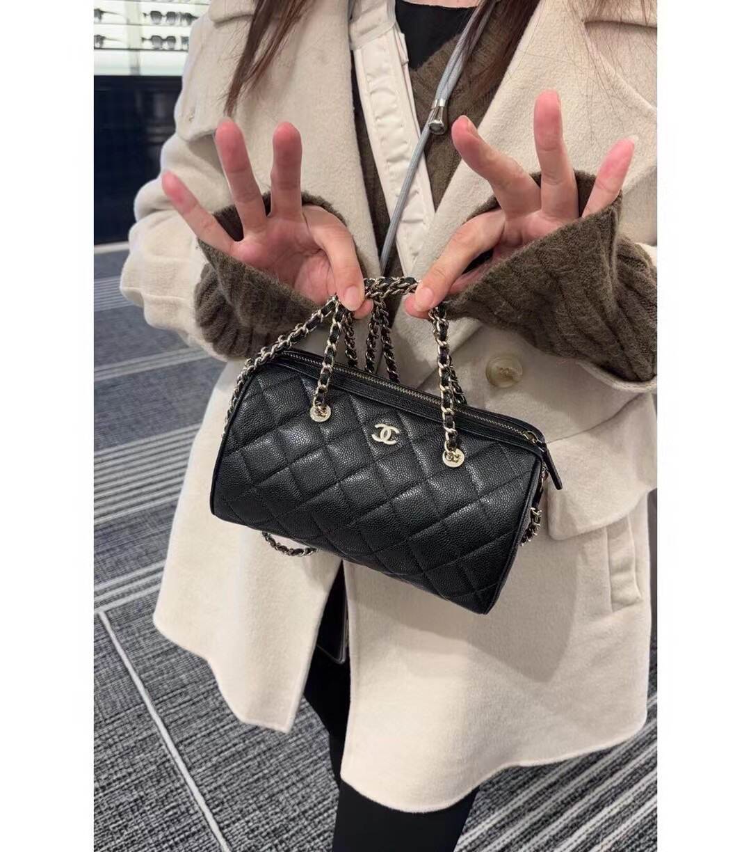 Chanel 25P シャネル 2025年春コレクション ボウリングバッグ風のリュック型ショルダーバッグ