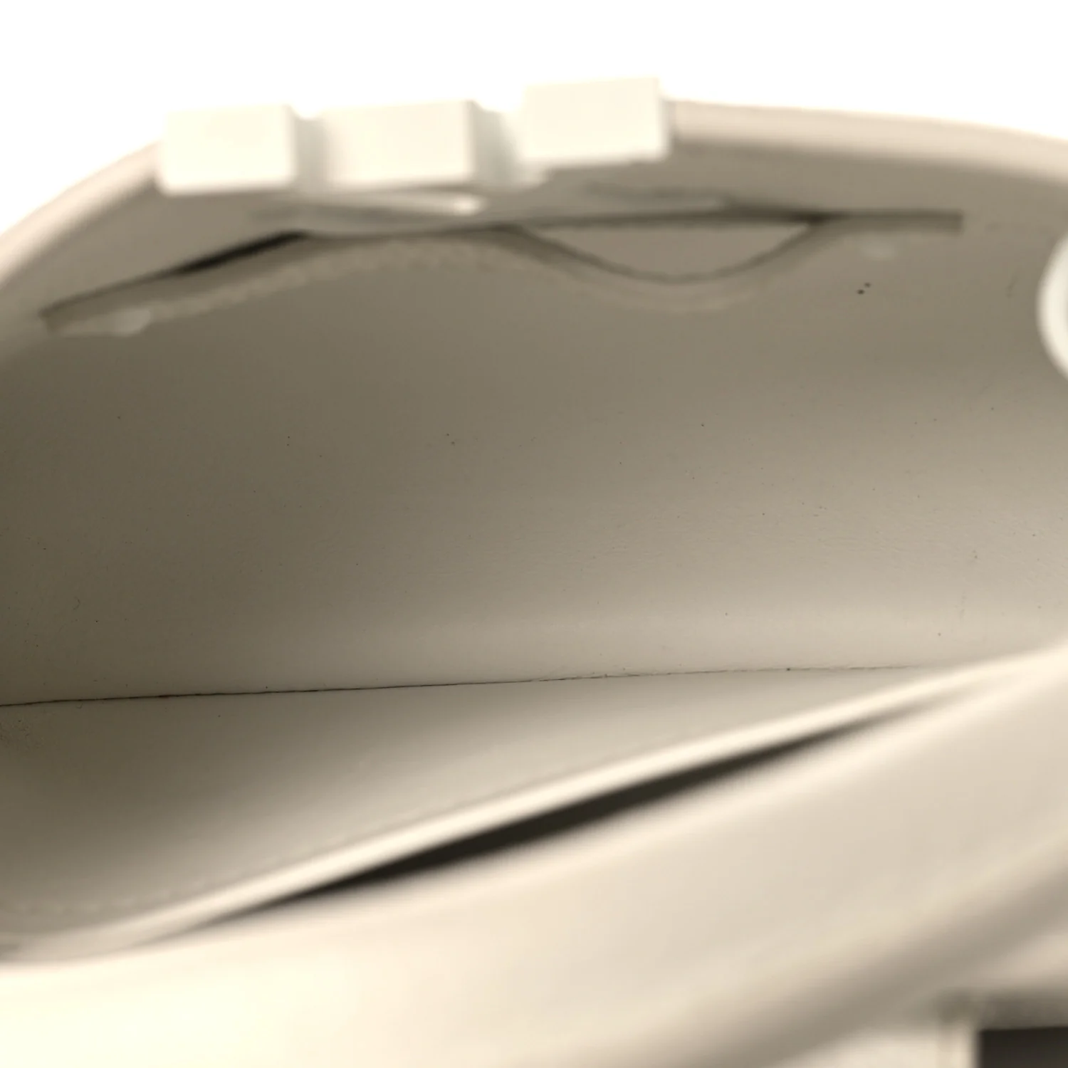 Taurillon Mini Capucines Monochrome  White