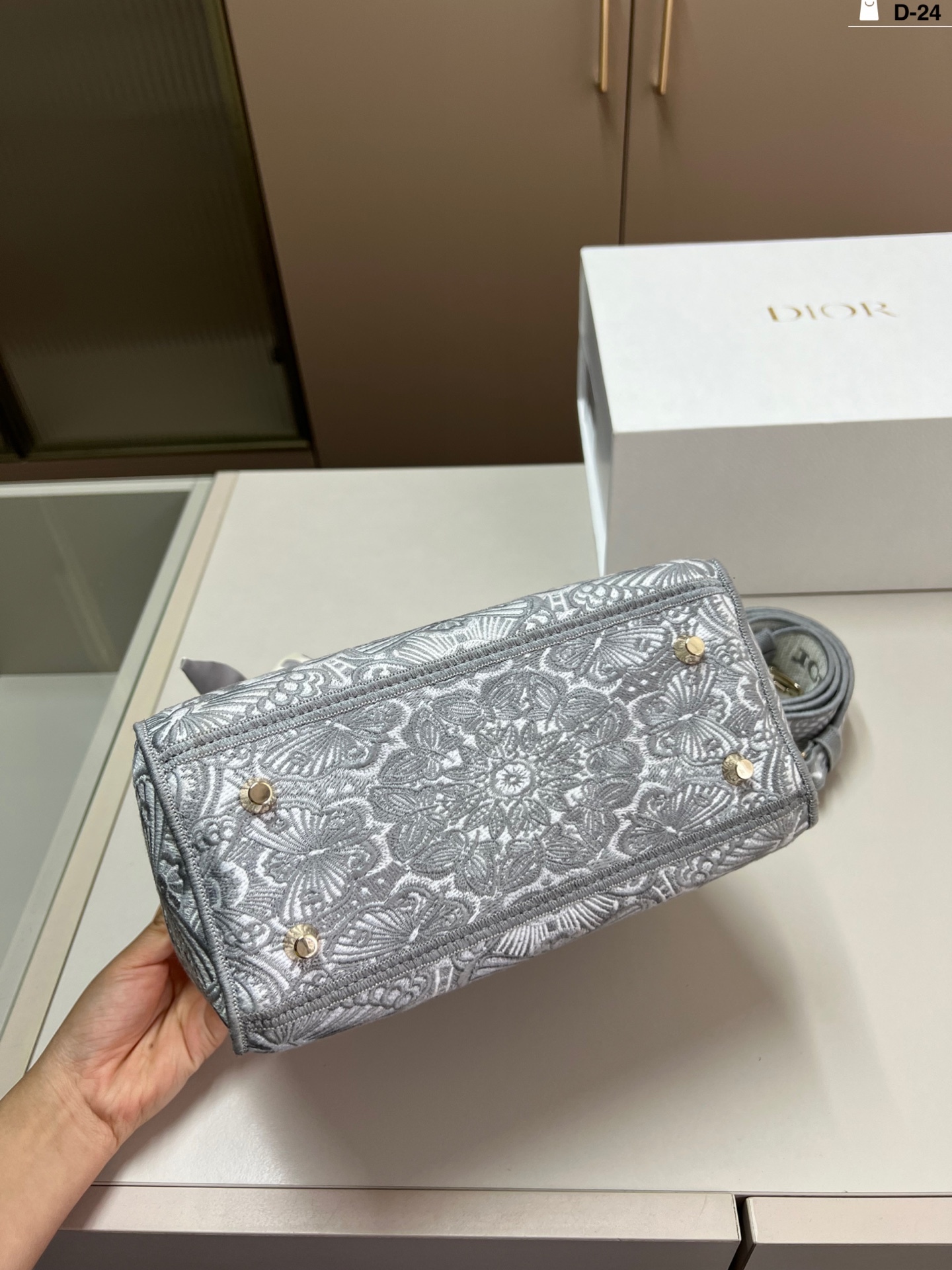 D new arrival lady bag size: 24*20 cm
