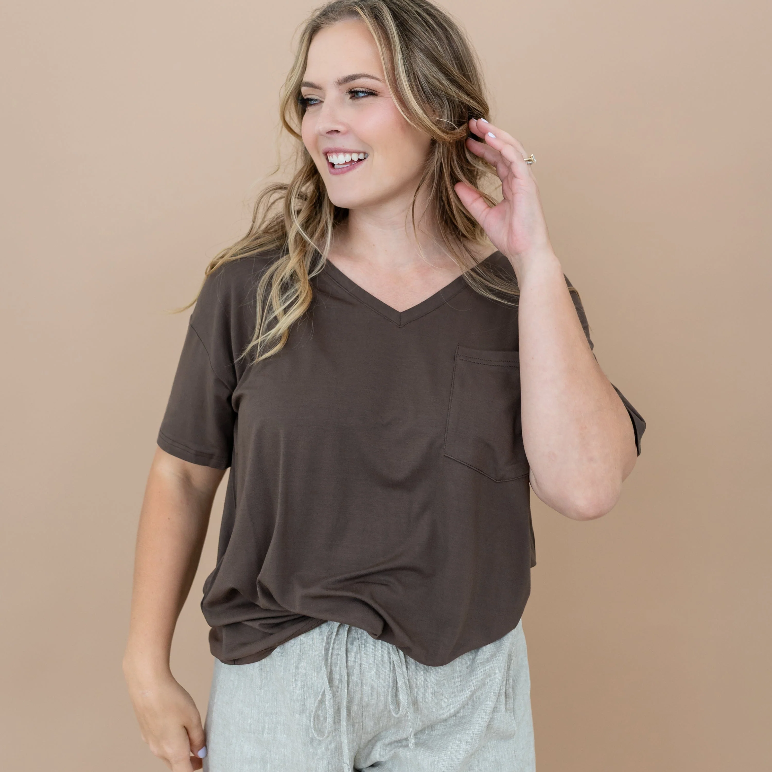 Women's Oversized V-Neck Tee in Espresso
