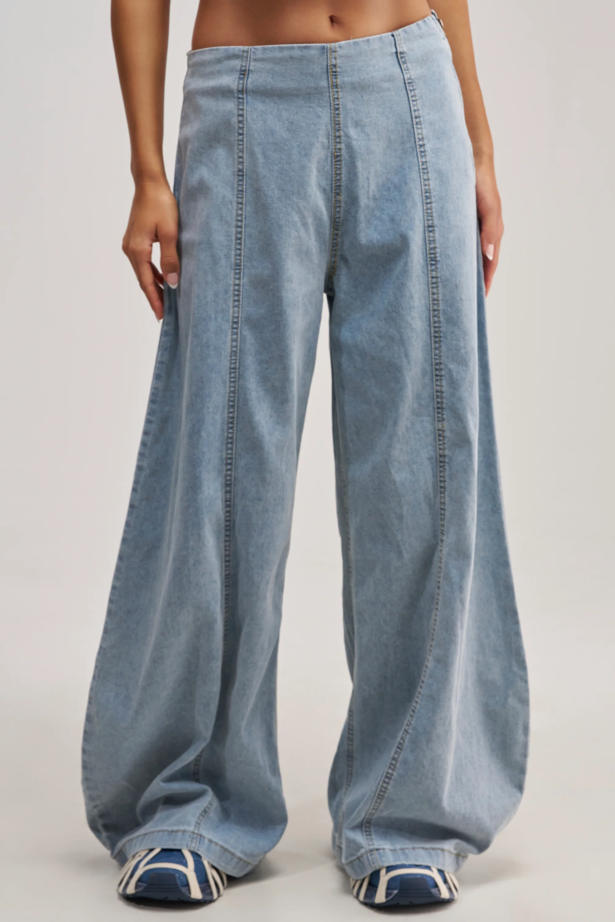 JUST IN TIME HIGH WAISTED RELAXED DENIM - Akira Store