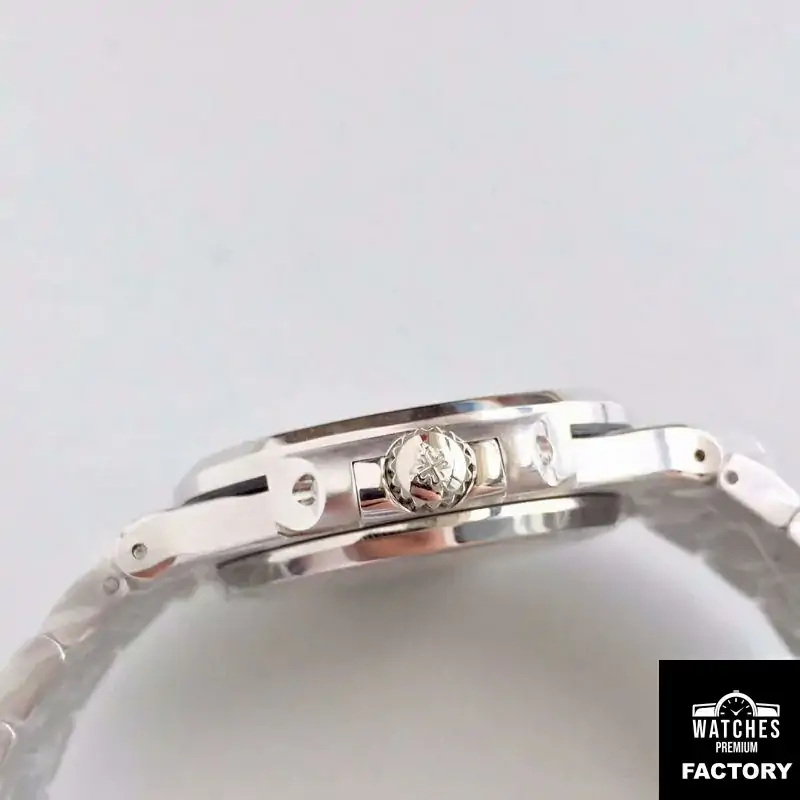 Patek Philippe Nautilus Jumbo 5719 / 1G-001 Diamonds Dial