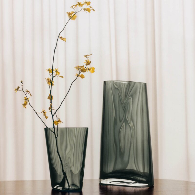 Lituus vase medium 24 cm røkfarget glass