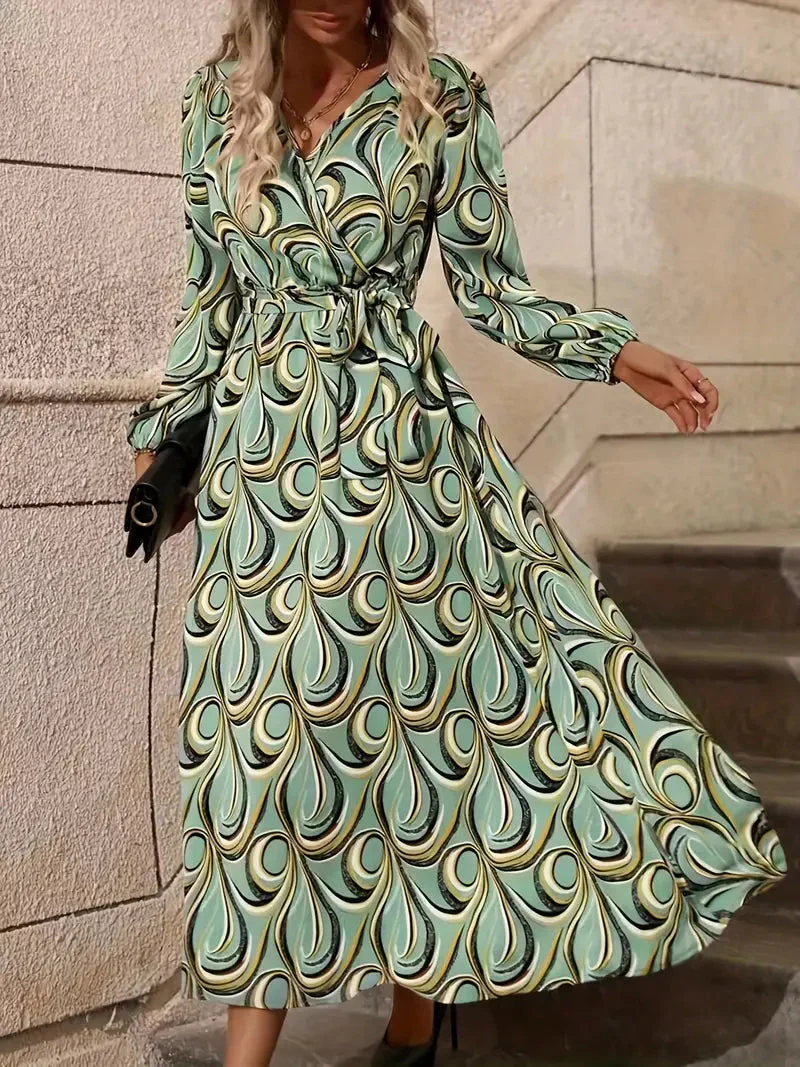 Robe élégante à col enroulé
