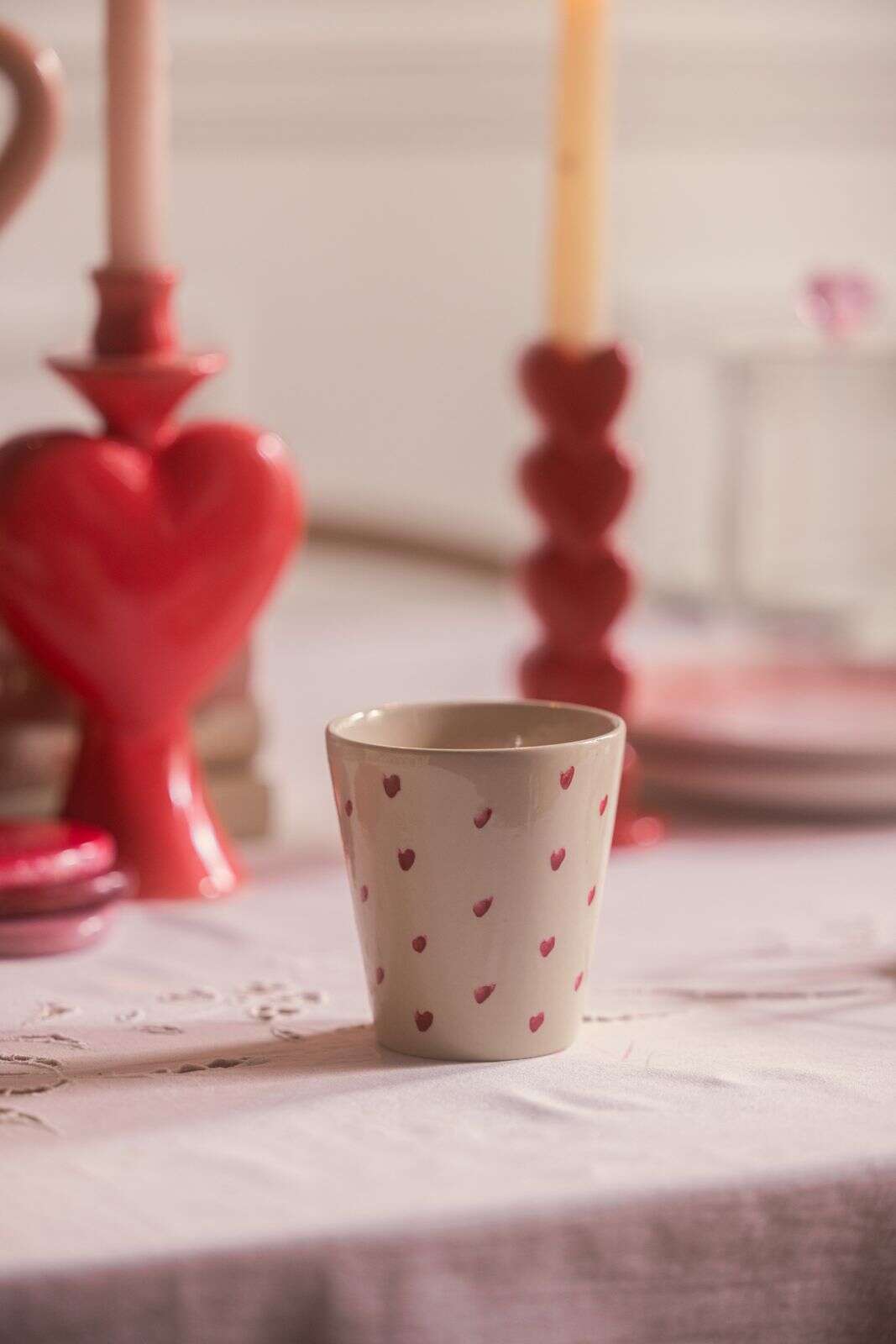 Koffiemokken beige met hartjes