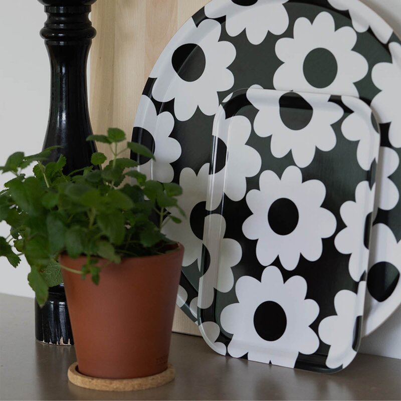 Flora serveringsbrett 38x38 cm svart/hvit