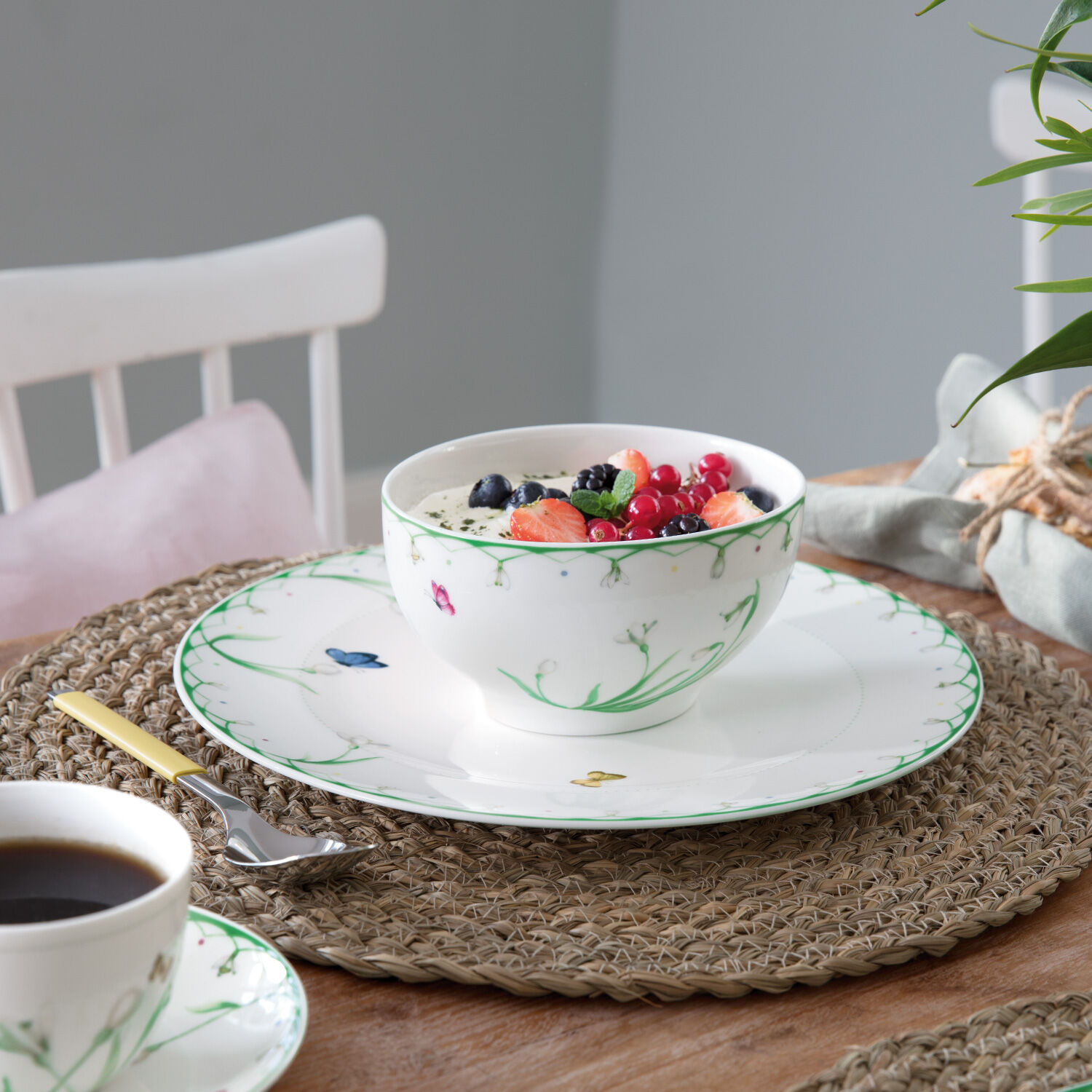 Colourful Spring Serving Bowl - Green, 17 oz, Premium Porcelain