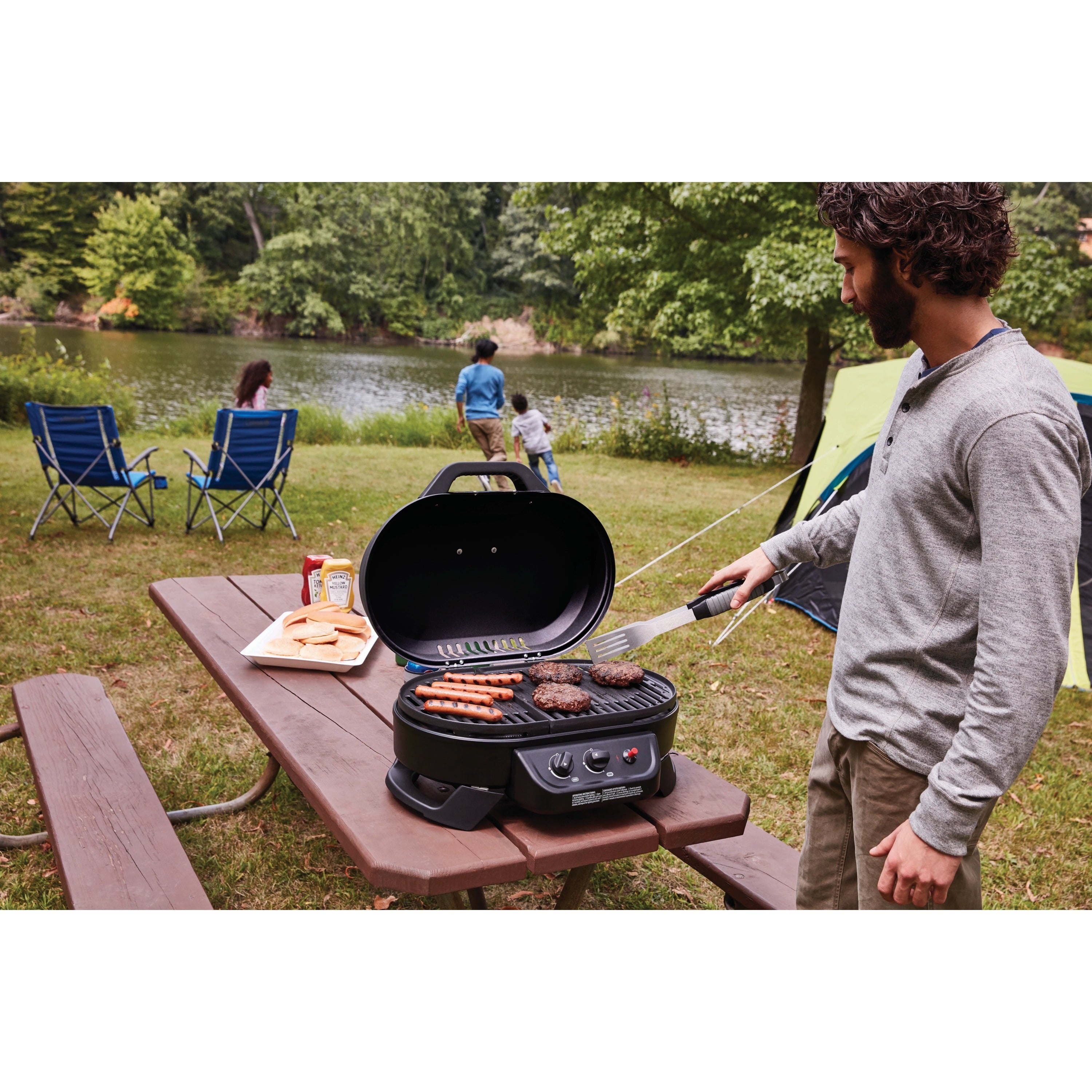 Roadtrip 225 Tabletop Propane Gas Grill. Black