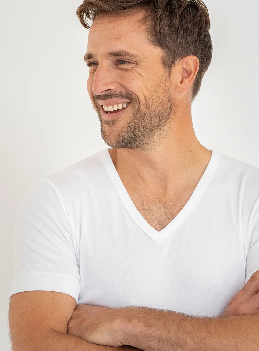 Tee-shirt homme encolure V en coton blanc