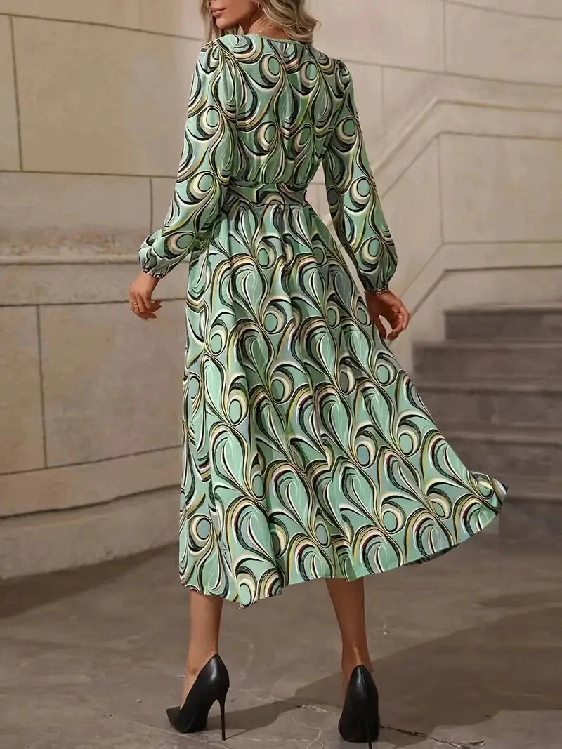 Robe élégante à col enroulé