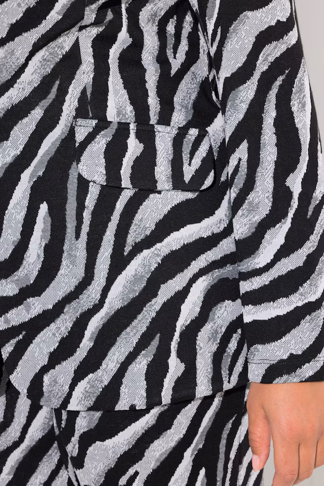 Slim-fitting zebra pattern blazer