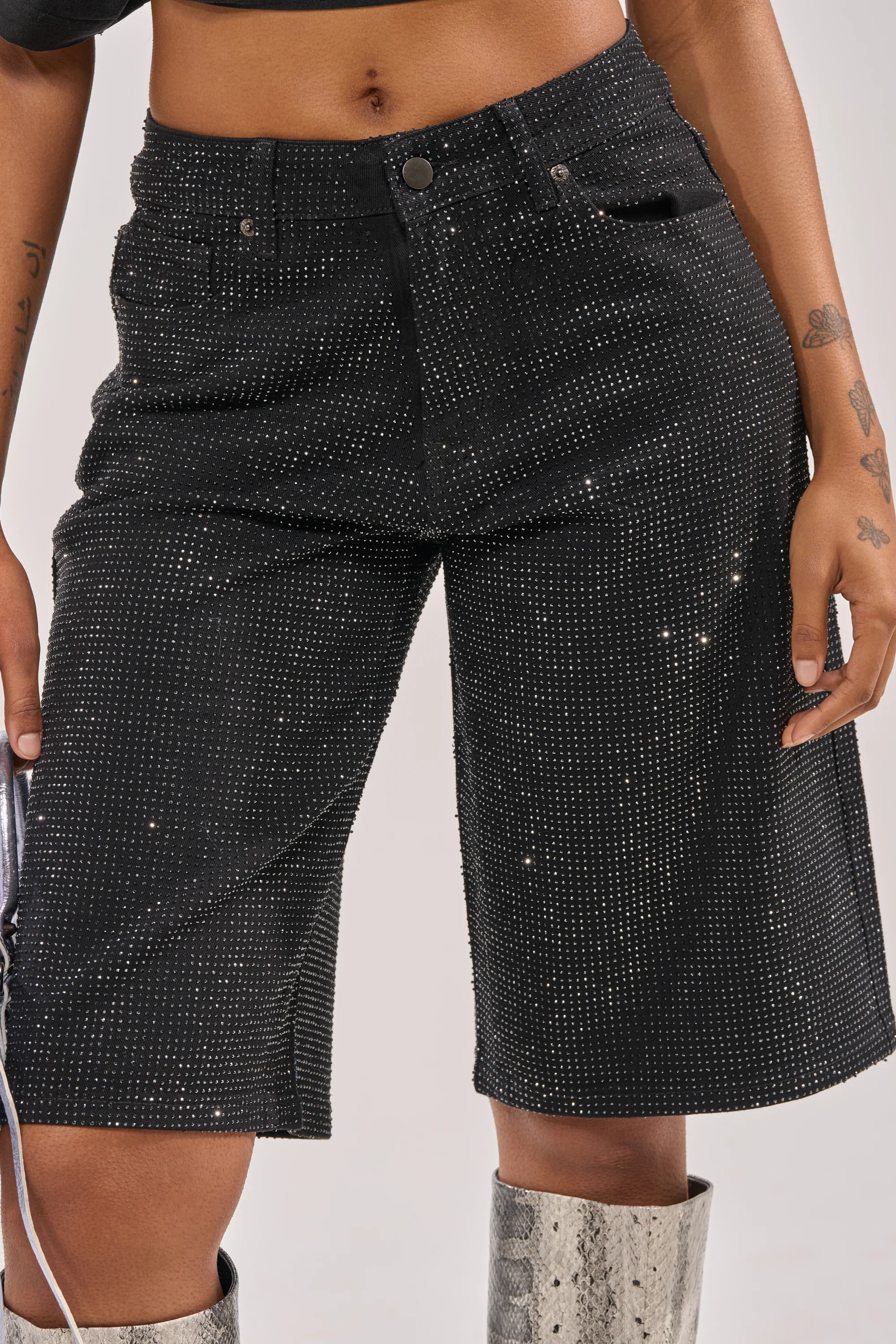 BLING BLING RHINESTONE BERMUDA DENIM SHORT IN BLACK - Akira Store