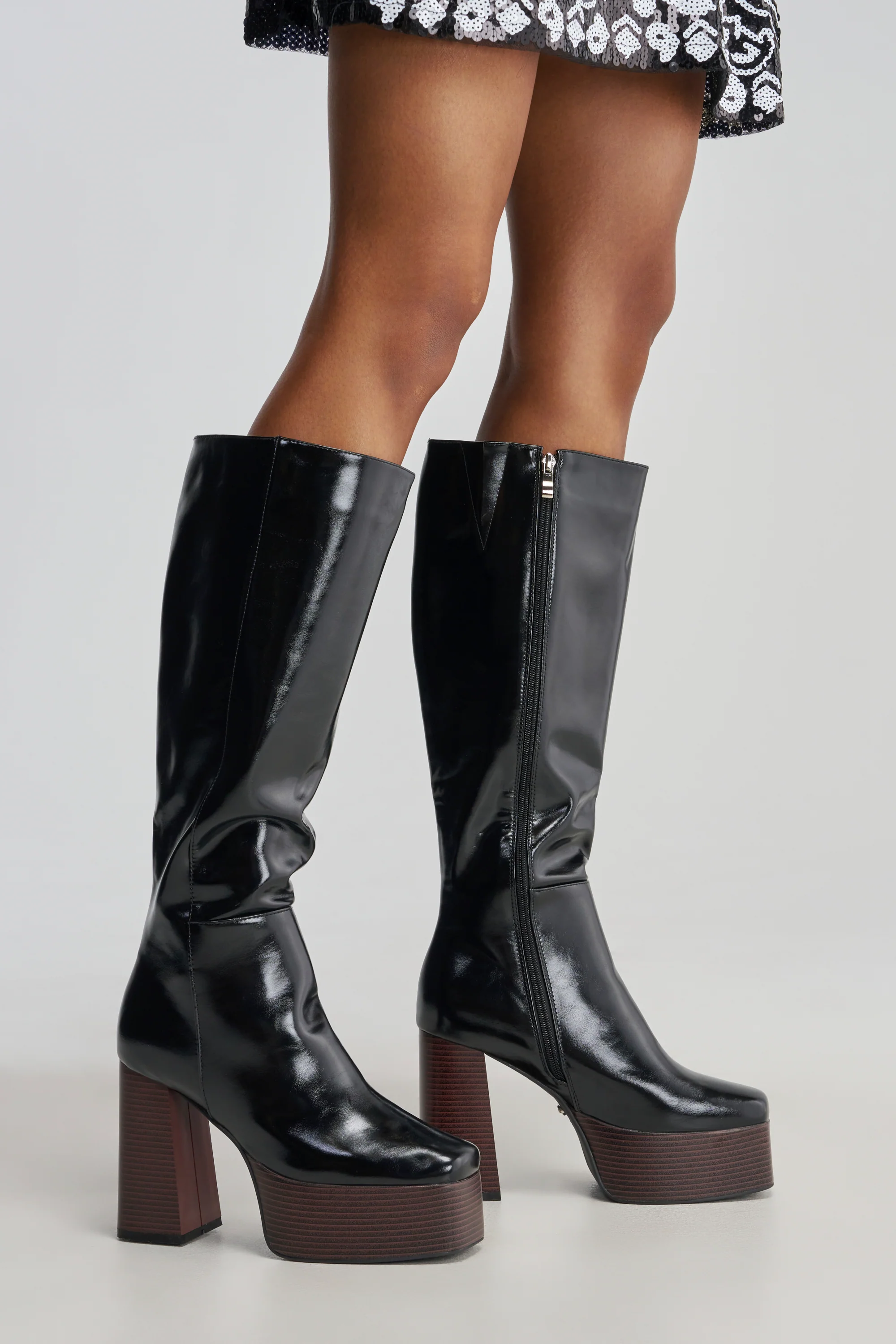 AZALEA WANG AUGUSTINE BLOCK HEEL BOOT IN BLACK - Akira Store