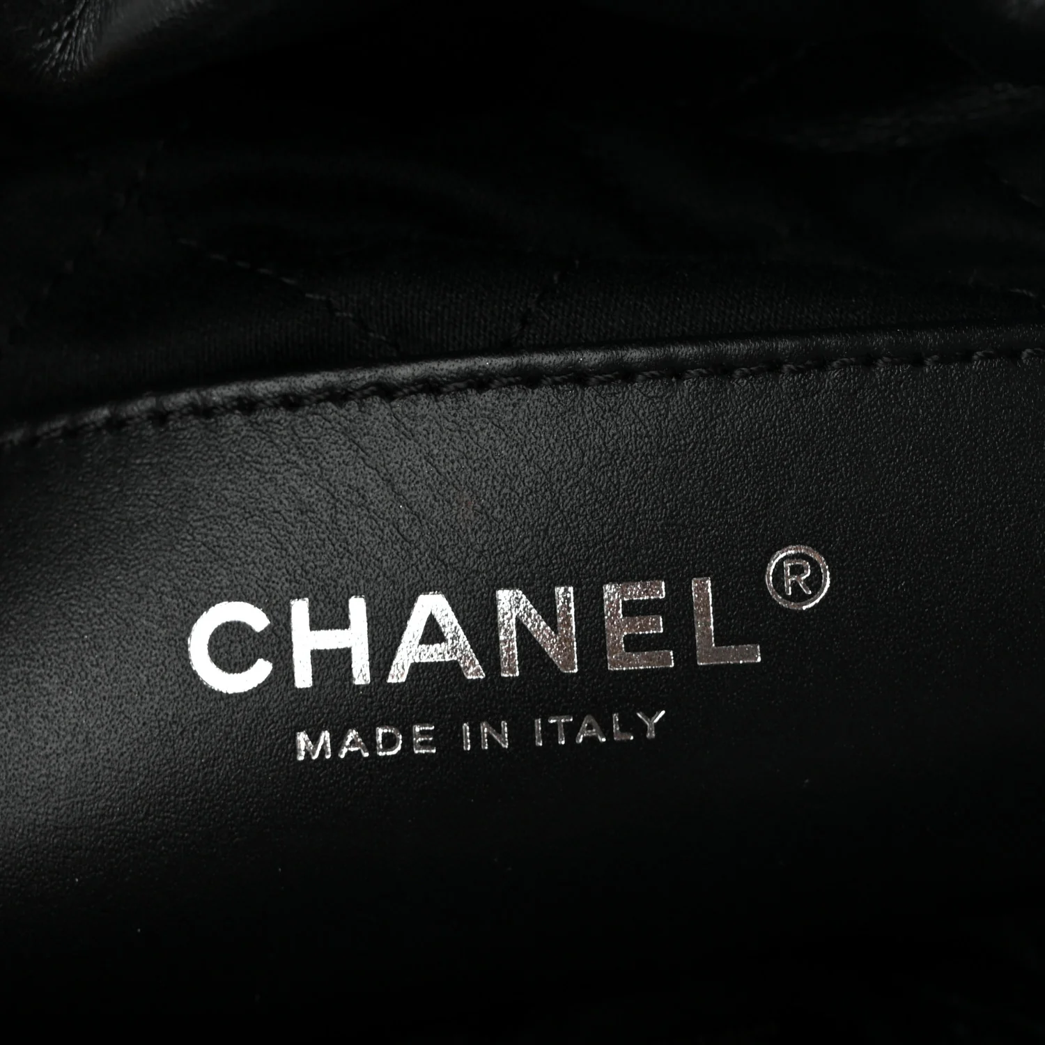 Shiny Calfskin Quilted Mini Chanel 22 So Black