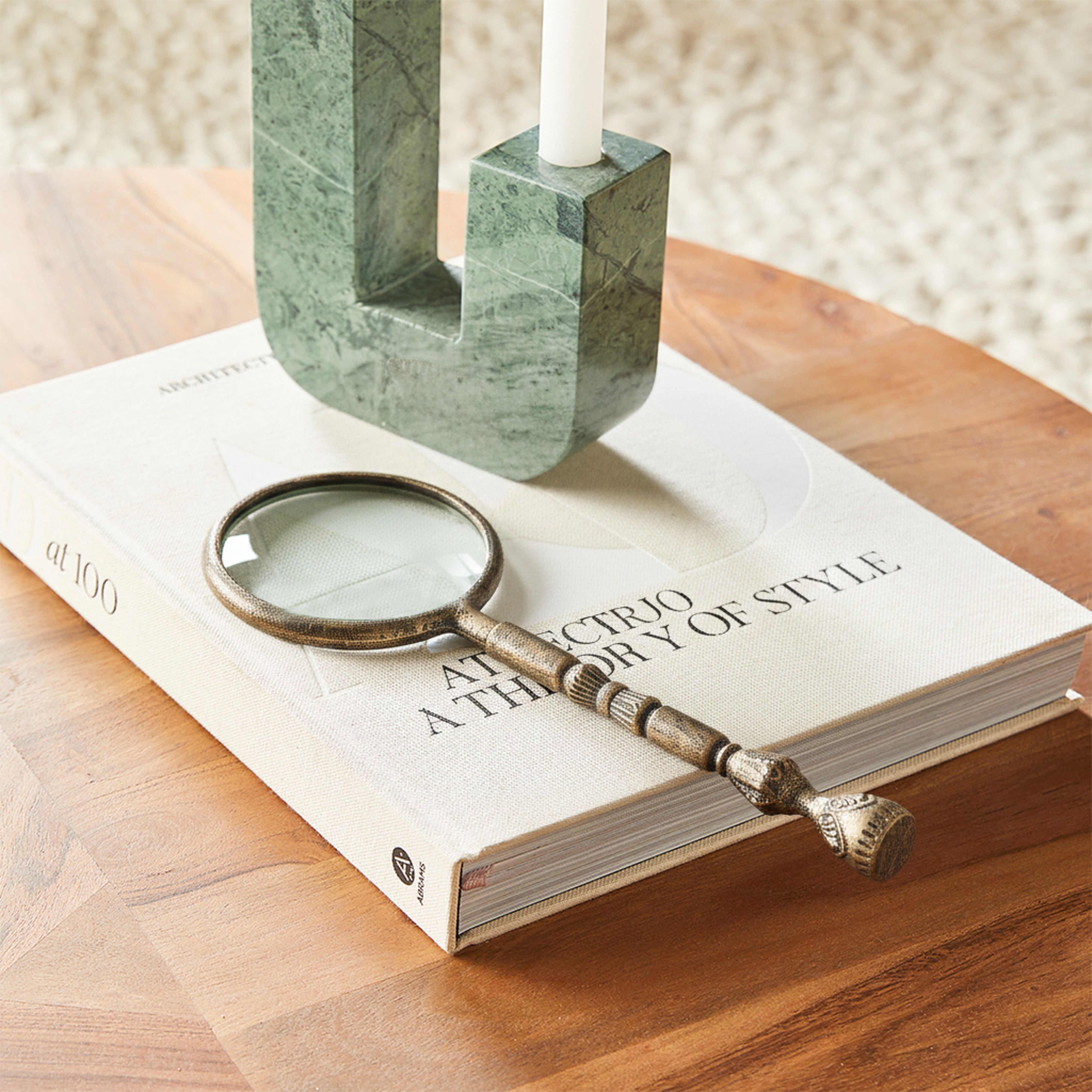 Darwin Magnifying Glass