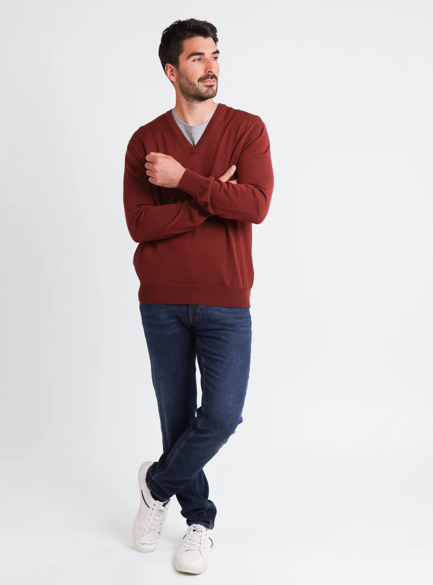 Pull homme col V  100% laine mérinos rouge terre de sienne