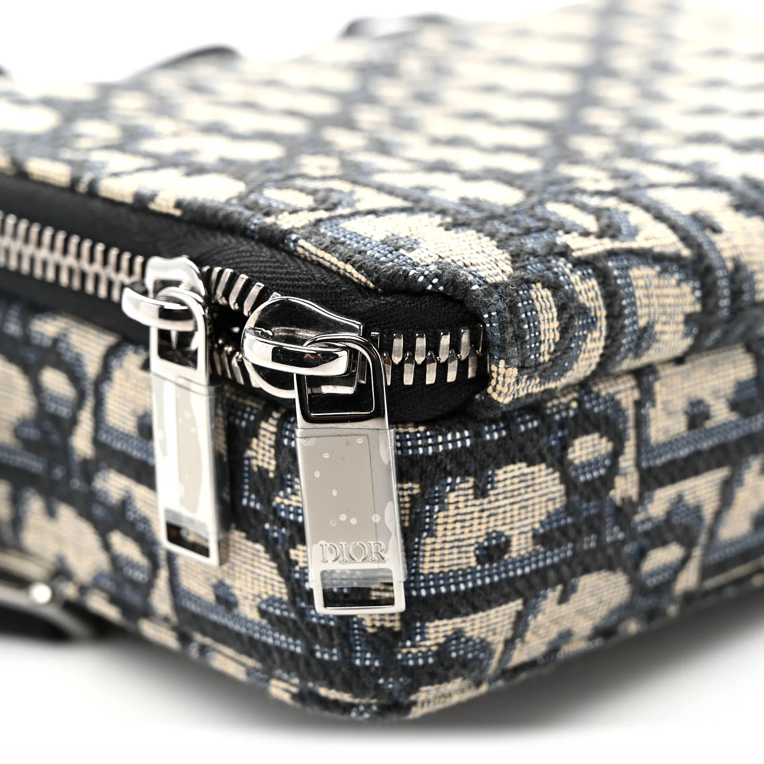 Oblique Messenger Pouch Black