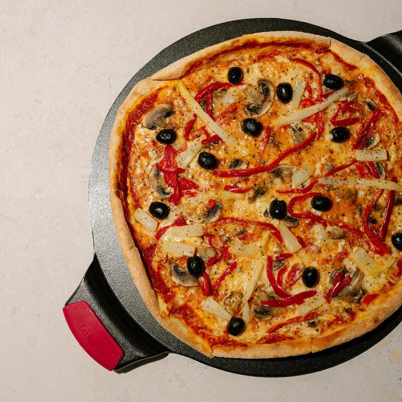 Classic Bakeware pizzastein med silikongrep 38x38 cm