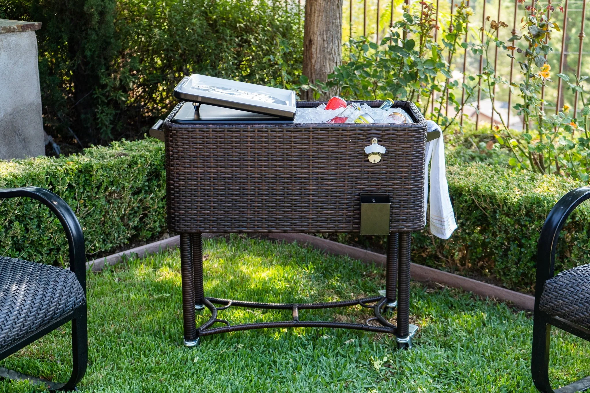 Permasteel 80 - QT Wicker Outdoor Patio Cooler, Hand - Woven Wicker Cooler Cart, Rolling Cooler on Wheels with Handle, Brown
