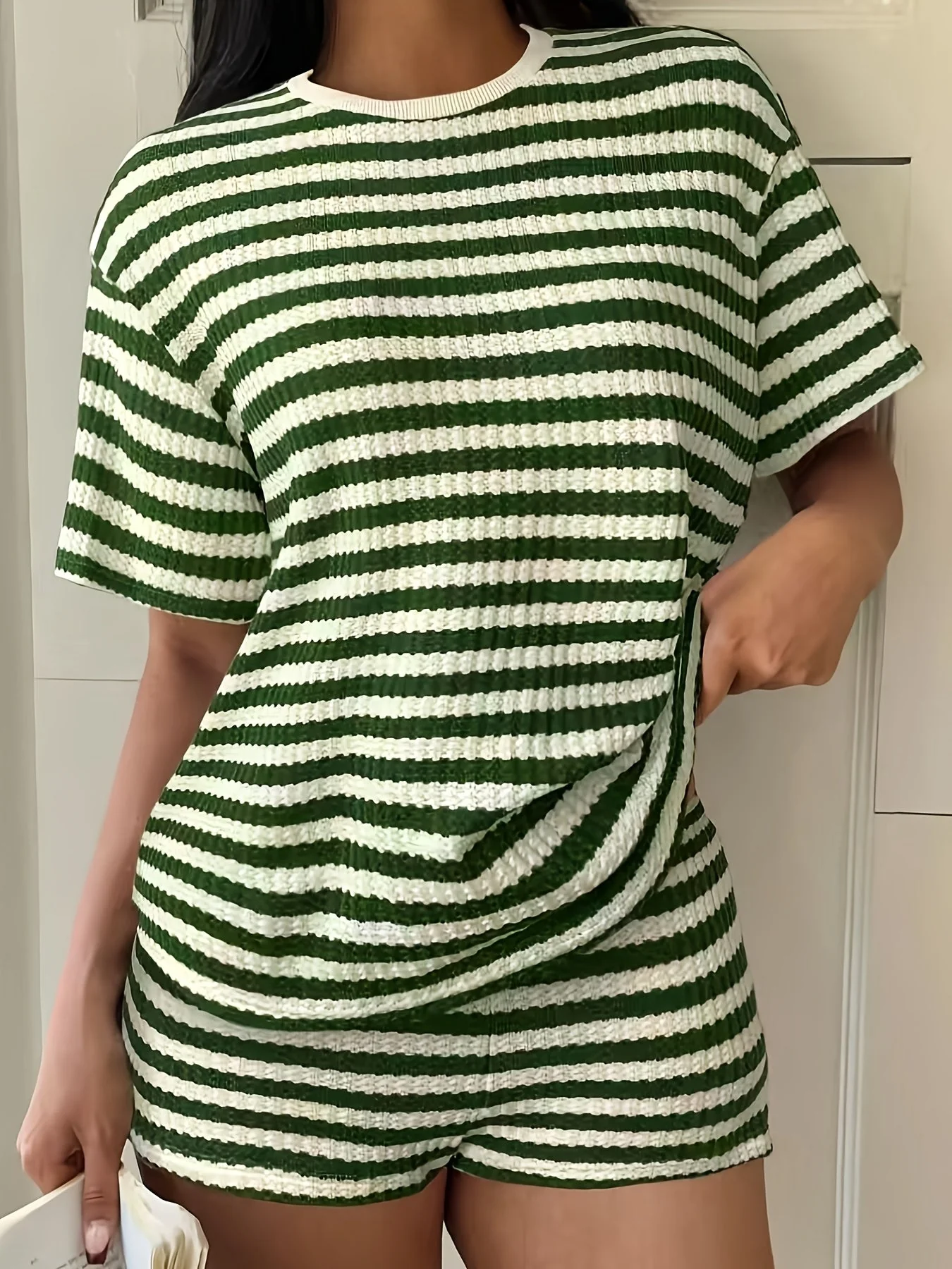 Ensemble décontracté t-shirt à col rond rayé et short