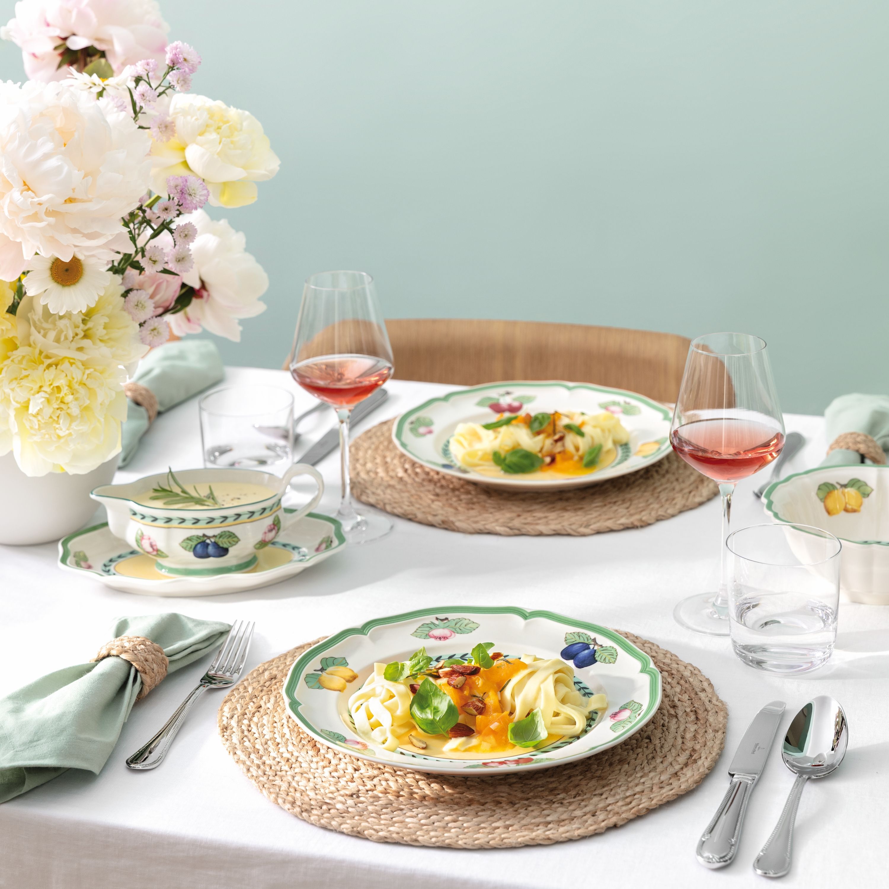 French Garden Gravy boat - Multi-colored, Premium Porcelain