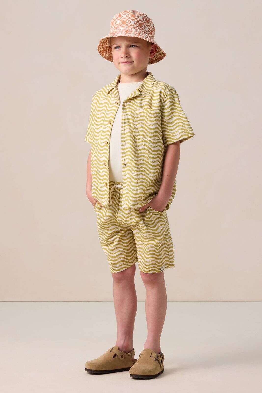 Lichtgroen overhemd met golvende print