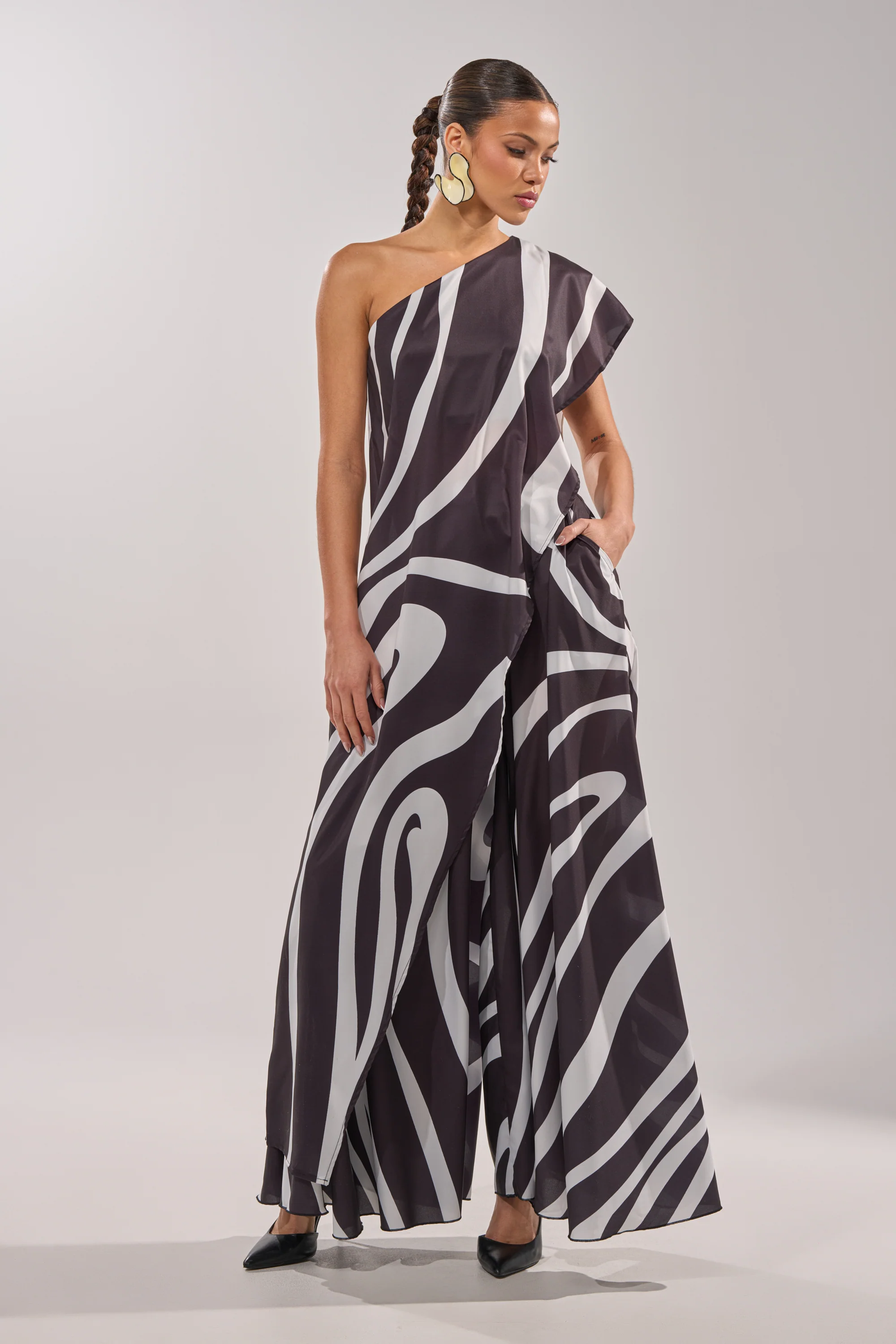 TRINA ELONGATED SINGLE SHOULDER TOP - Akira Store