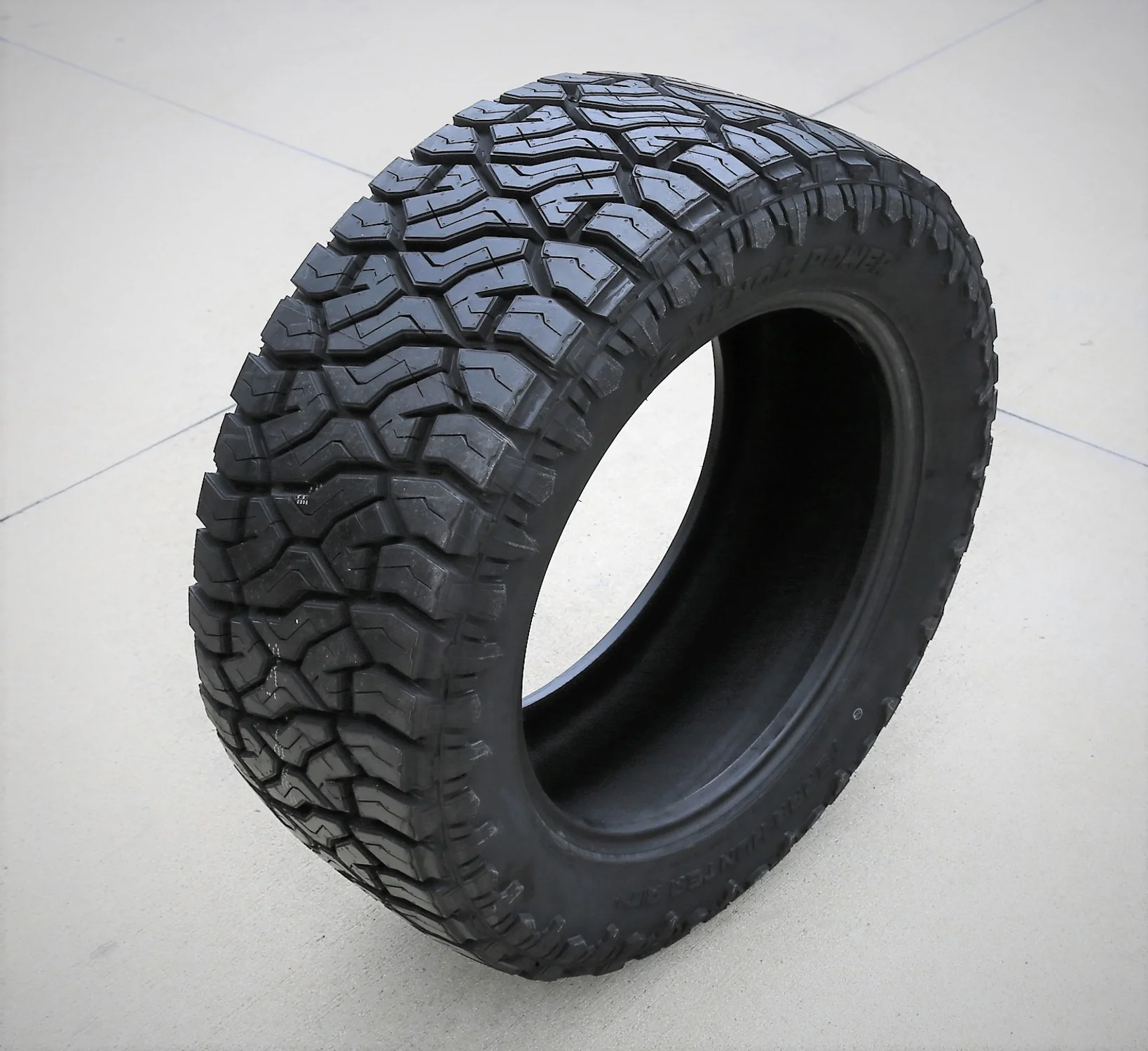 Venom Power Terra Hunter R/T+ 33X12.50R17 120Q E 10 Ply Rugged Terrain Light Truck Tire