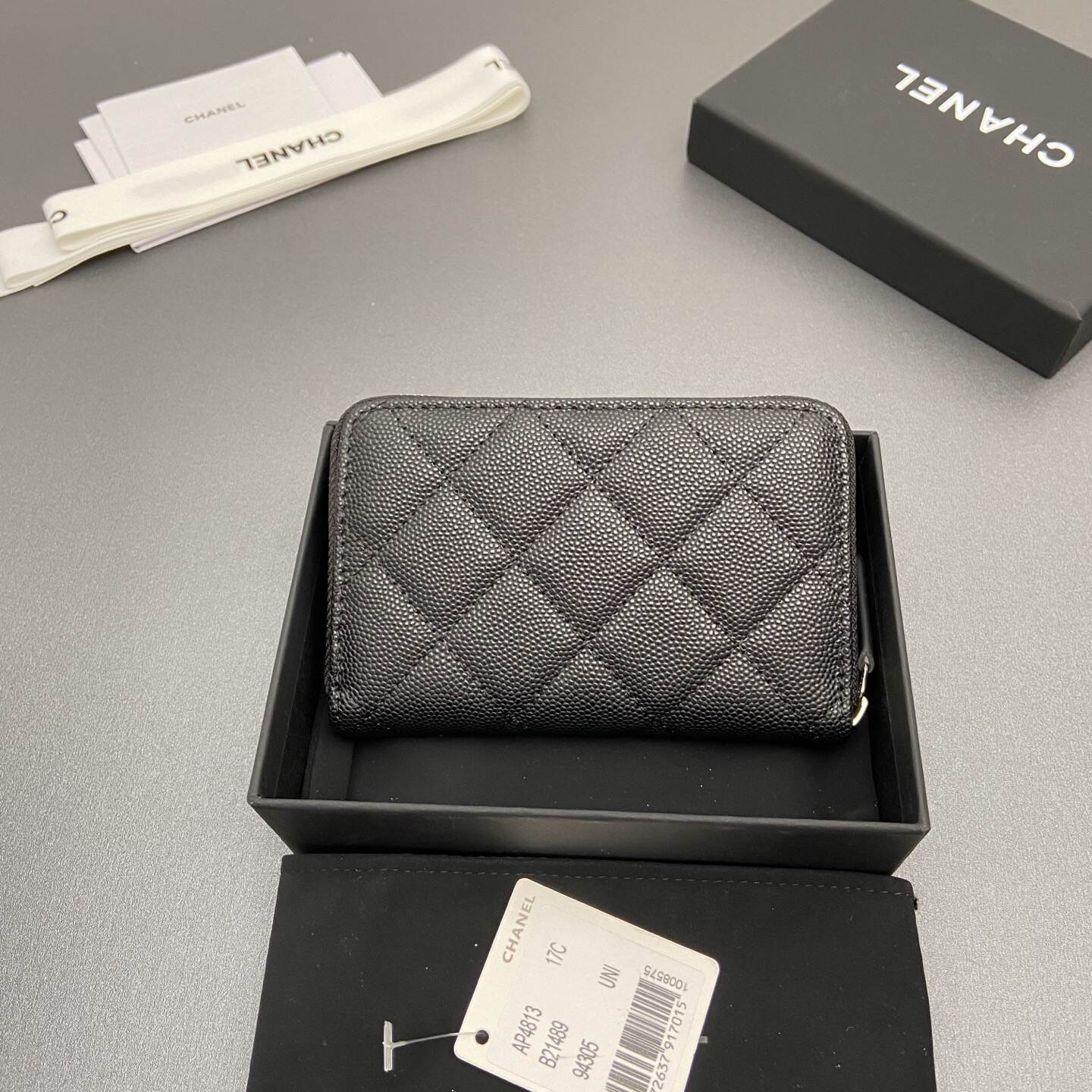 《シルエットとロゴが可愛い♪》CHANEL マトラッセ三つ折り財布