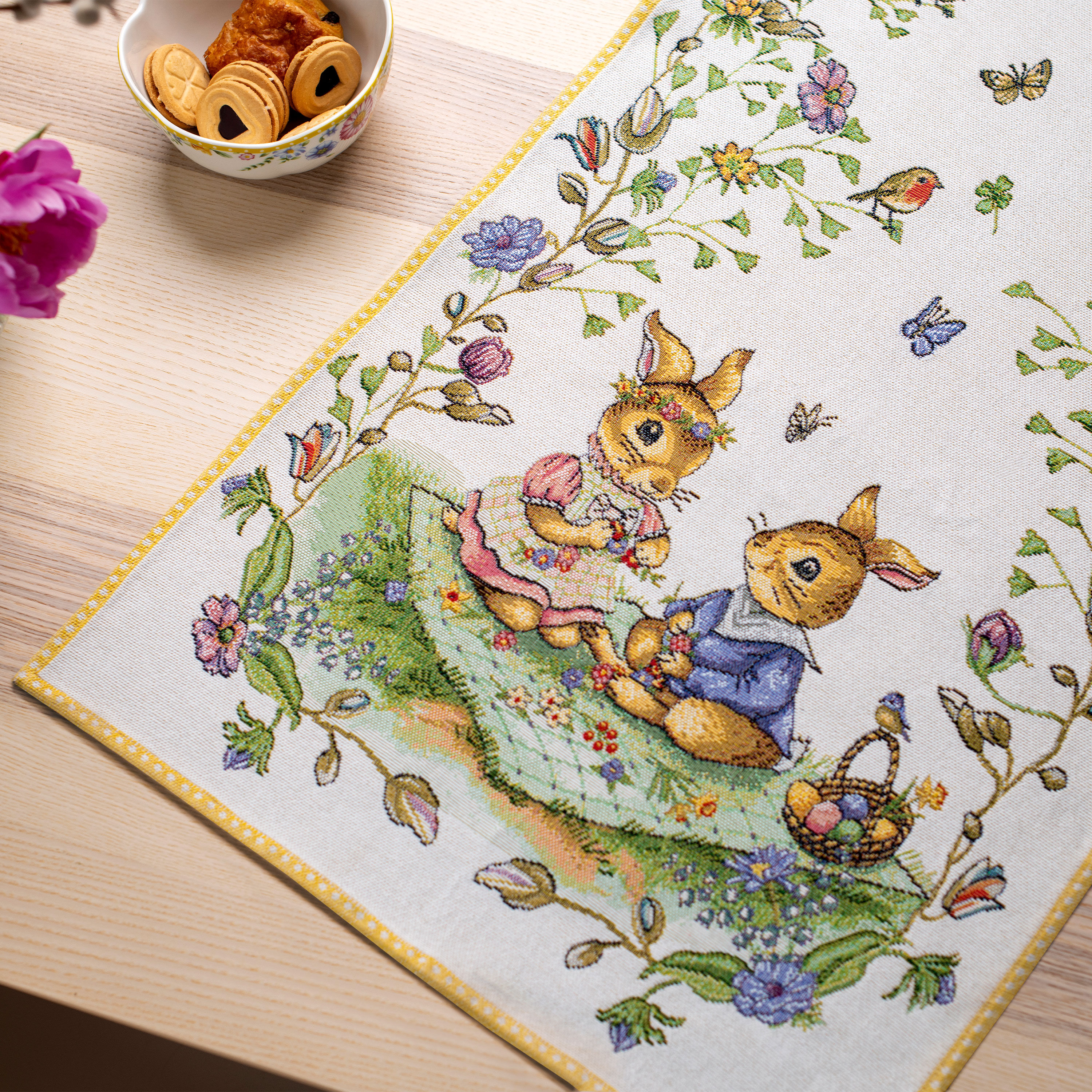 Spring Fantasy Table runner - Green, 0.1'' x 19.3'' x 0.1''