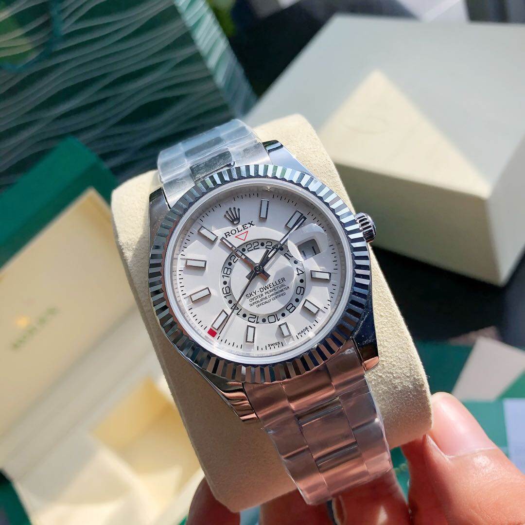 ROLEXロレックスの機械式時計 スカイドゥエラー 42MM時計