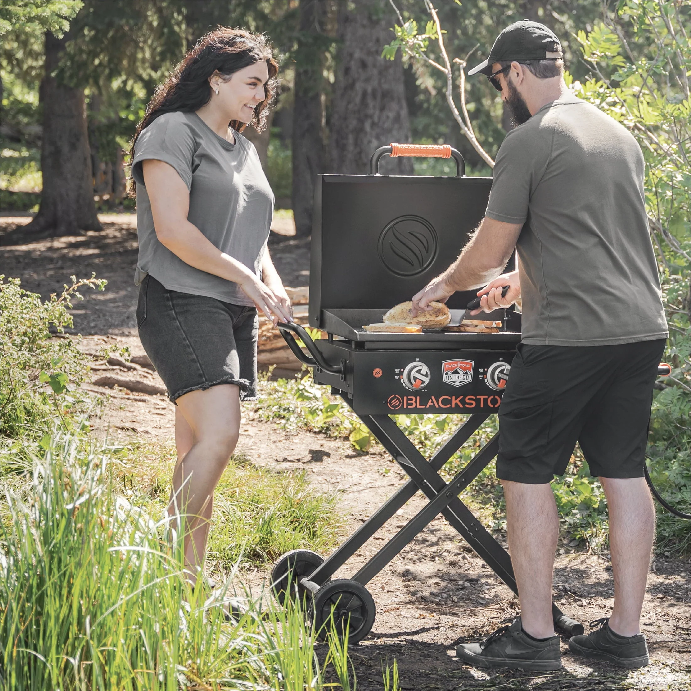Blackstone on the Go 2 Burner 22" Scissor Cart Griddle with Hood Propane Image 7