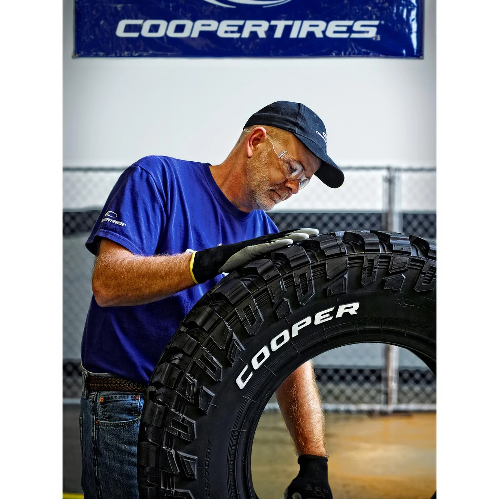 Cooper Discoverer S/T Maxx All-Terrain LT275/70R18 125/122Q E Light Truck Tire