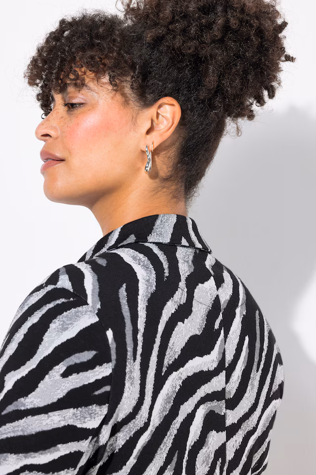 Slim-fitting zebra pattern blazer