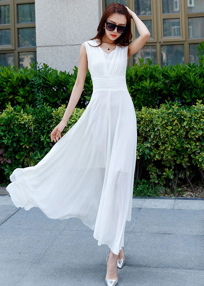 Robe maxi en mousseline blanche sans manches à taille haute