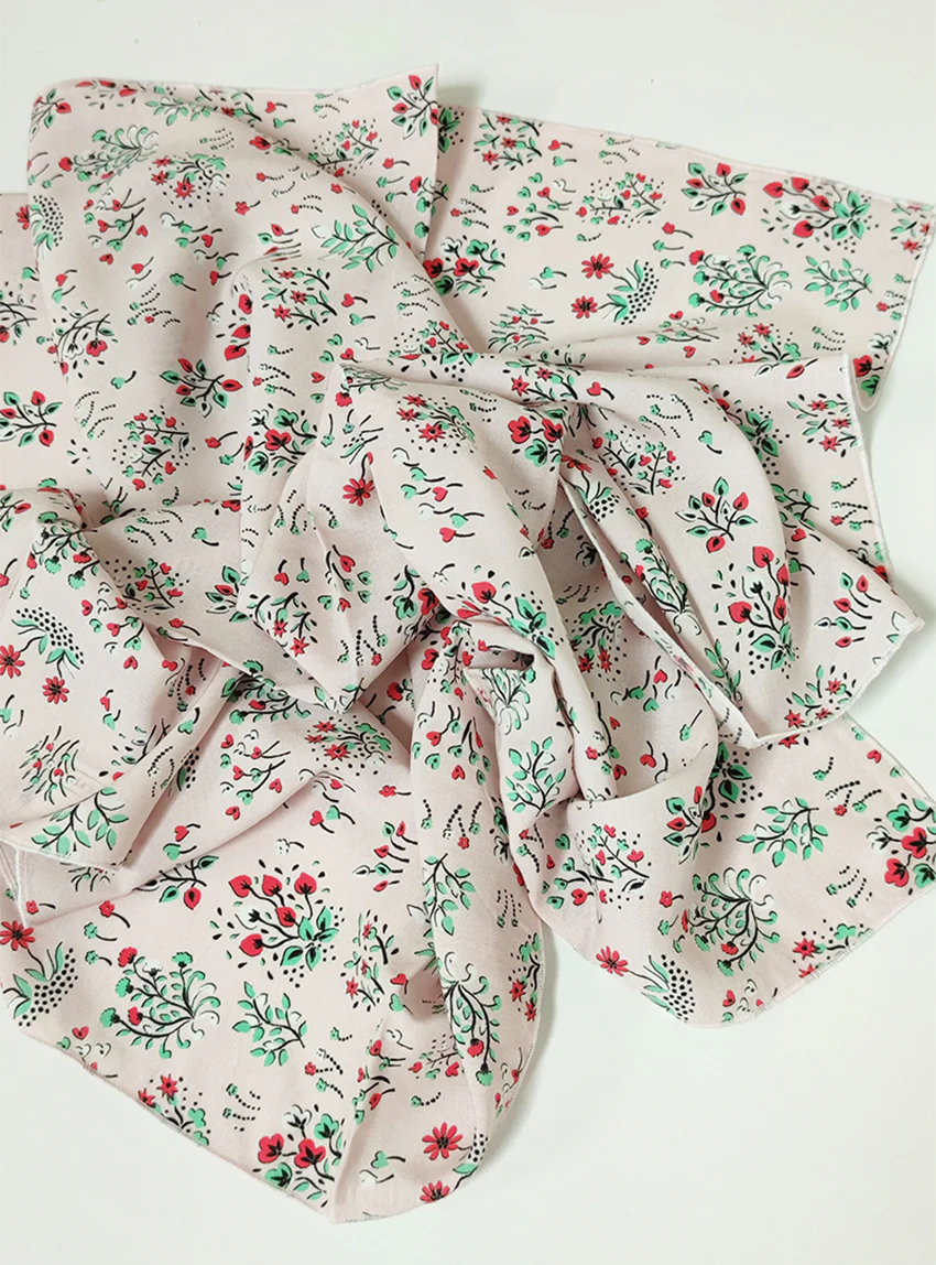 Foulard carré rose en viscose