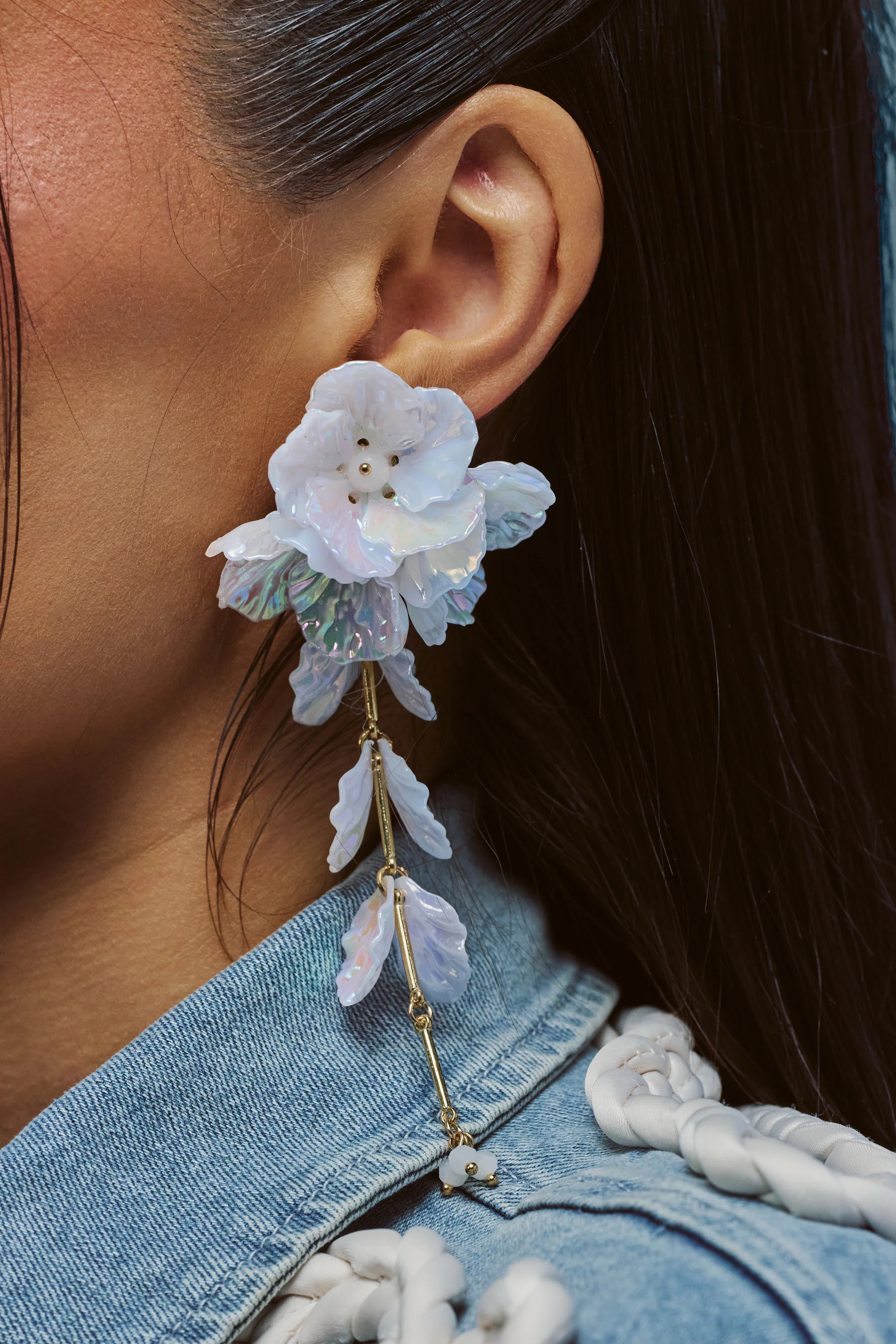 IRIDESCENT FLORAL EARRINGS - Akira Store