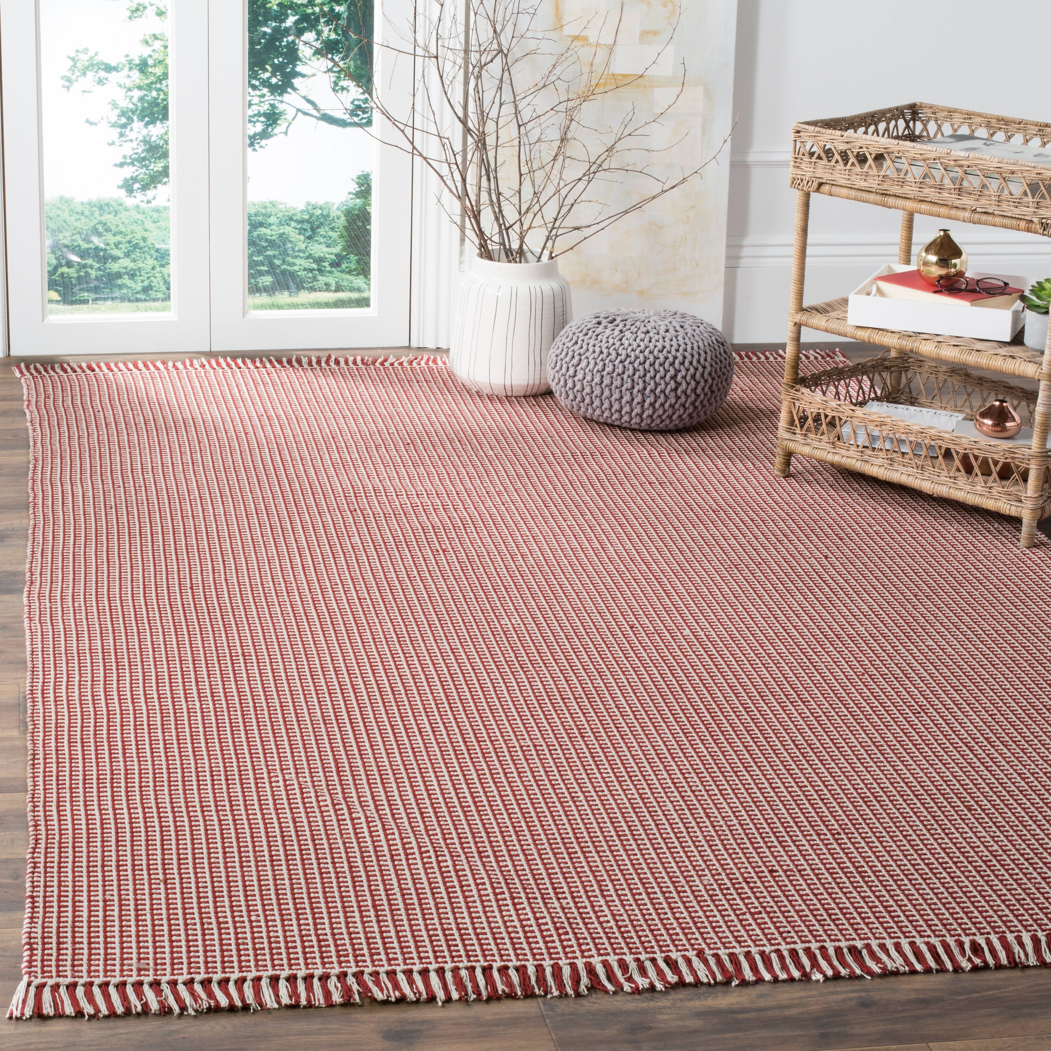 Safavieh Montauk Ivory/Red 6 ft. x 9 ft. Area Rug