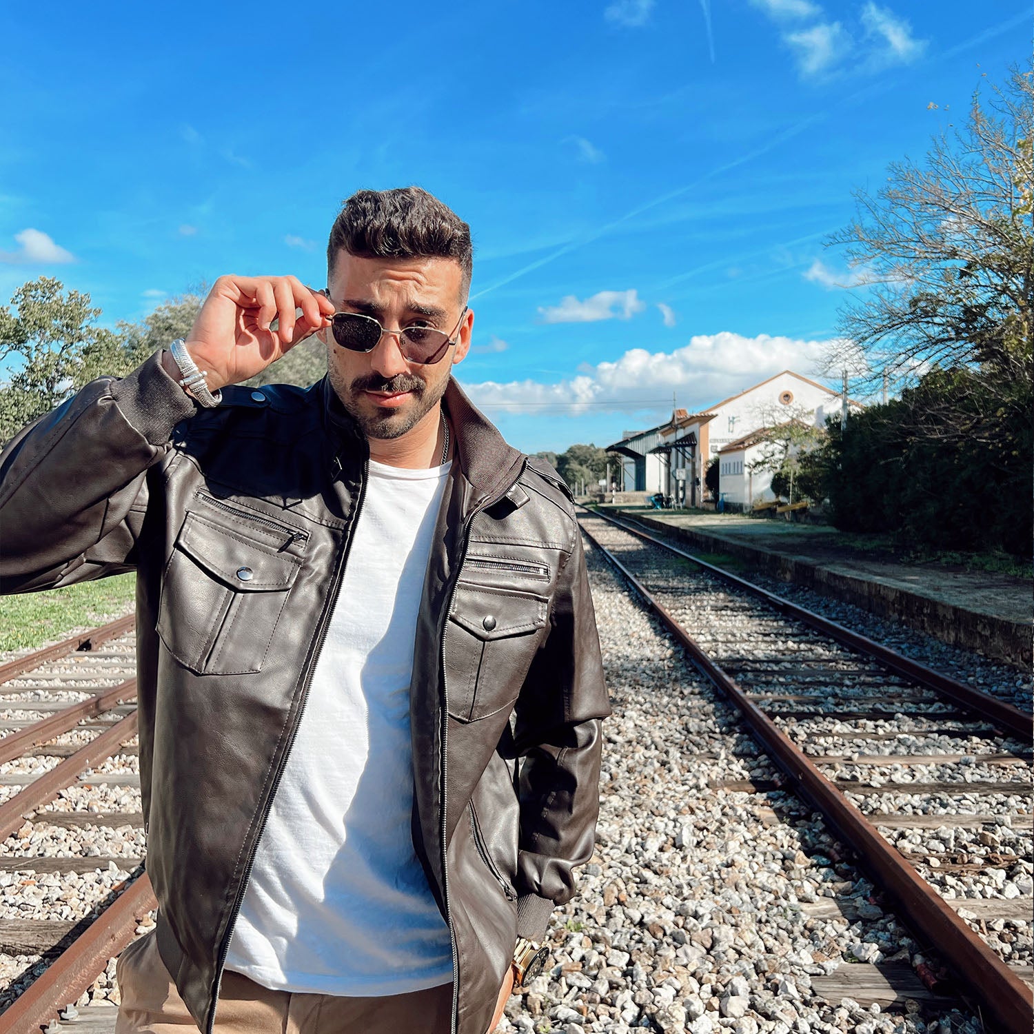 Veste vintage pour homme en similicuir PU avec 6 poches, col montant, style motard.
