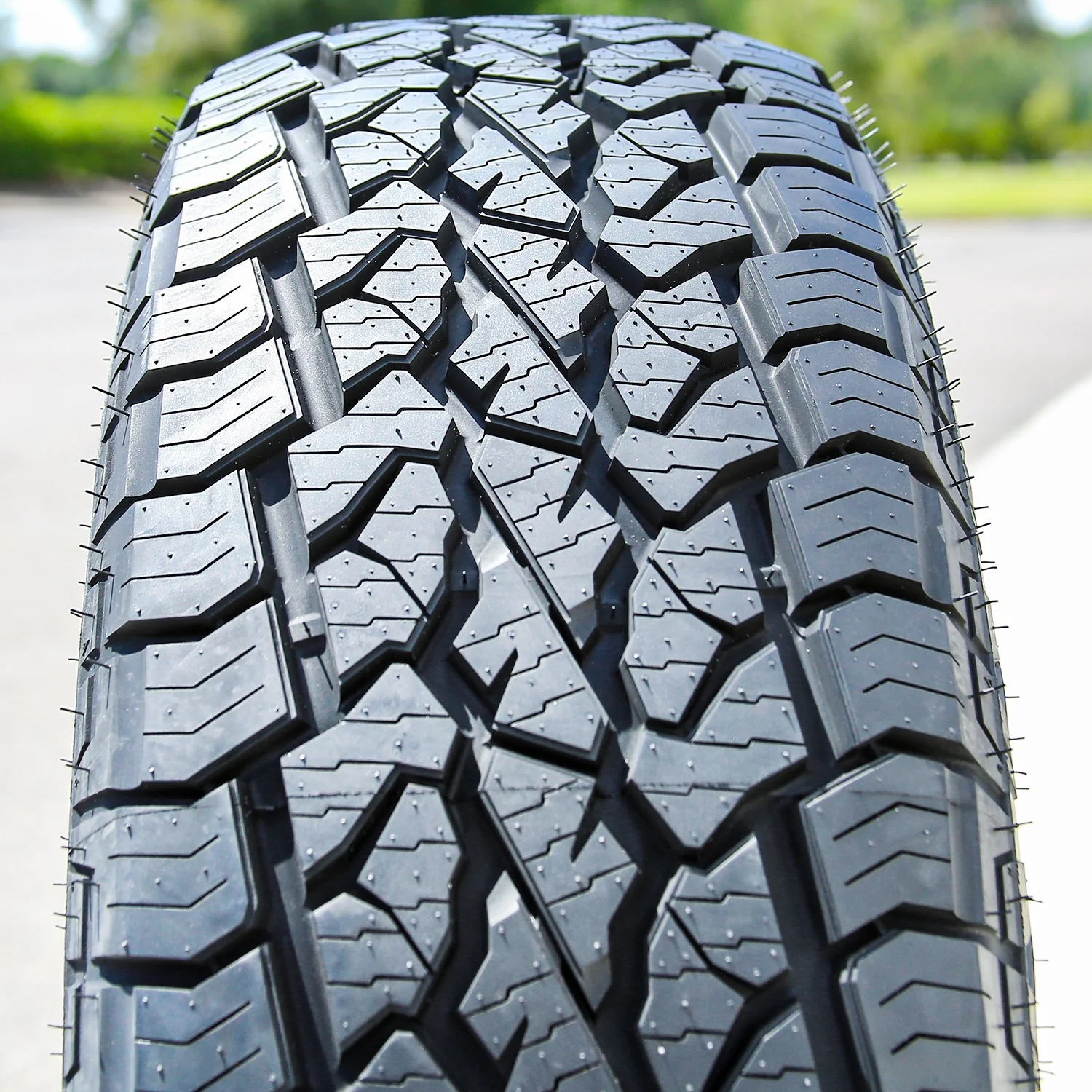Aplus Shredder AT 235/70R16 106T a/T All-Terrain Tire