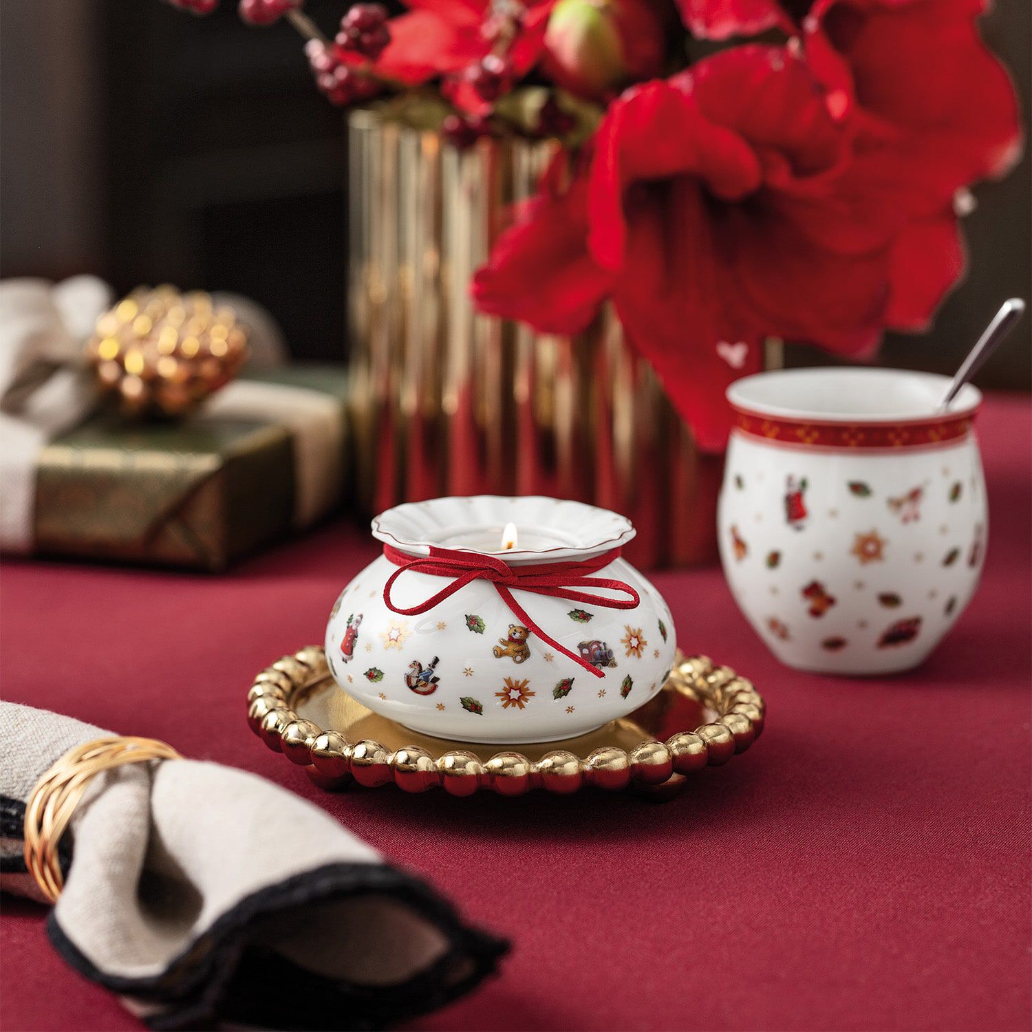 Toy's Delight Tealight holder - Red, 3.9'' x 3.9'' x 2.2'', Premium Porcelain