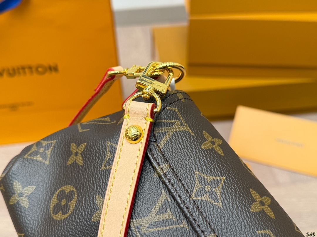 Louis new arrival Manhattan vintage bag size: 27*13 cm